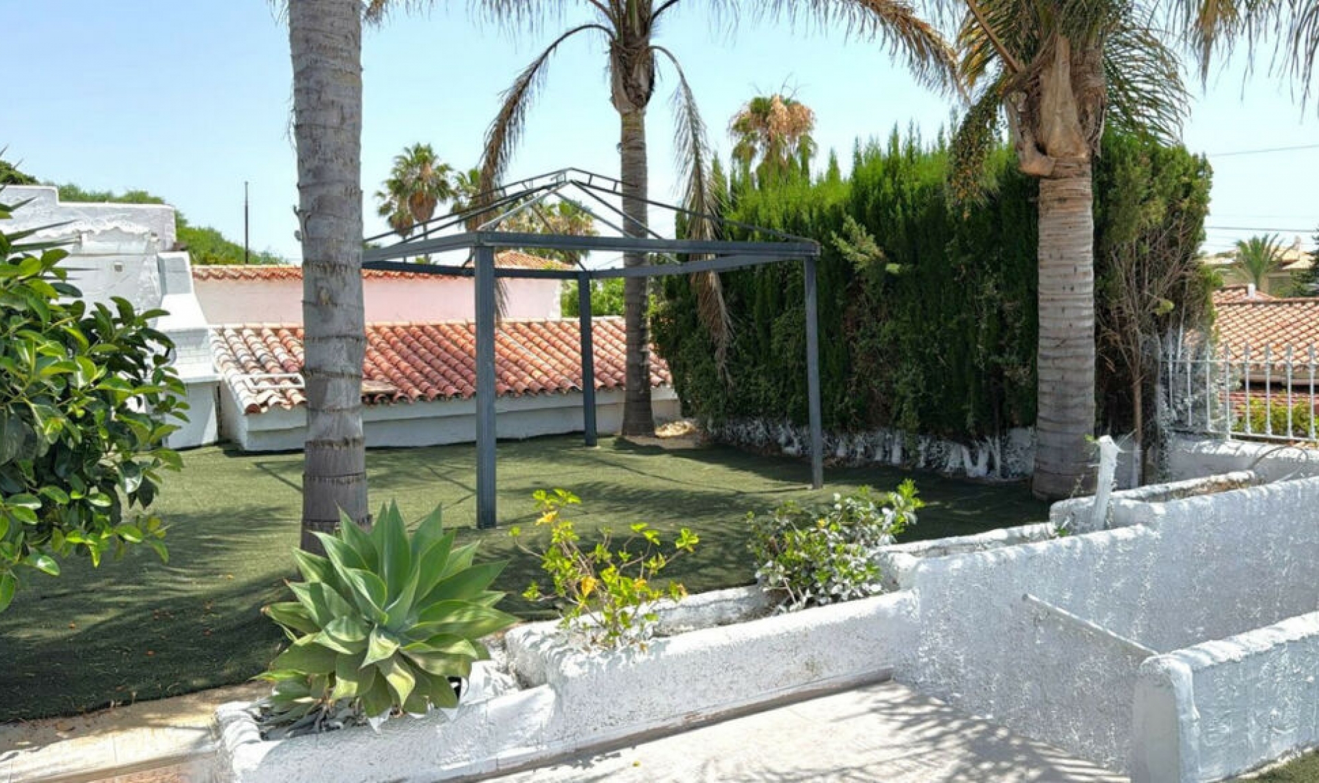 Resale - House -
Estepona