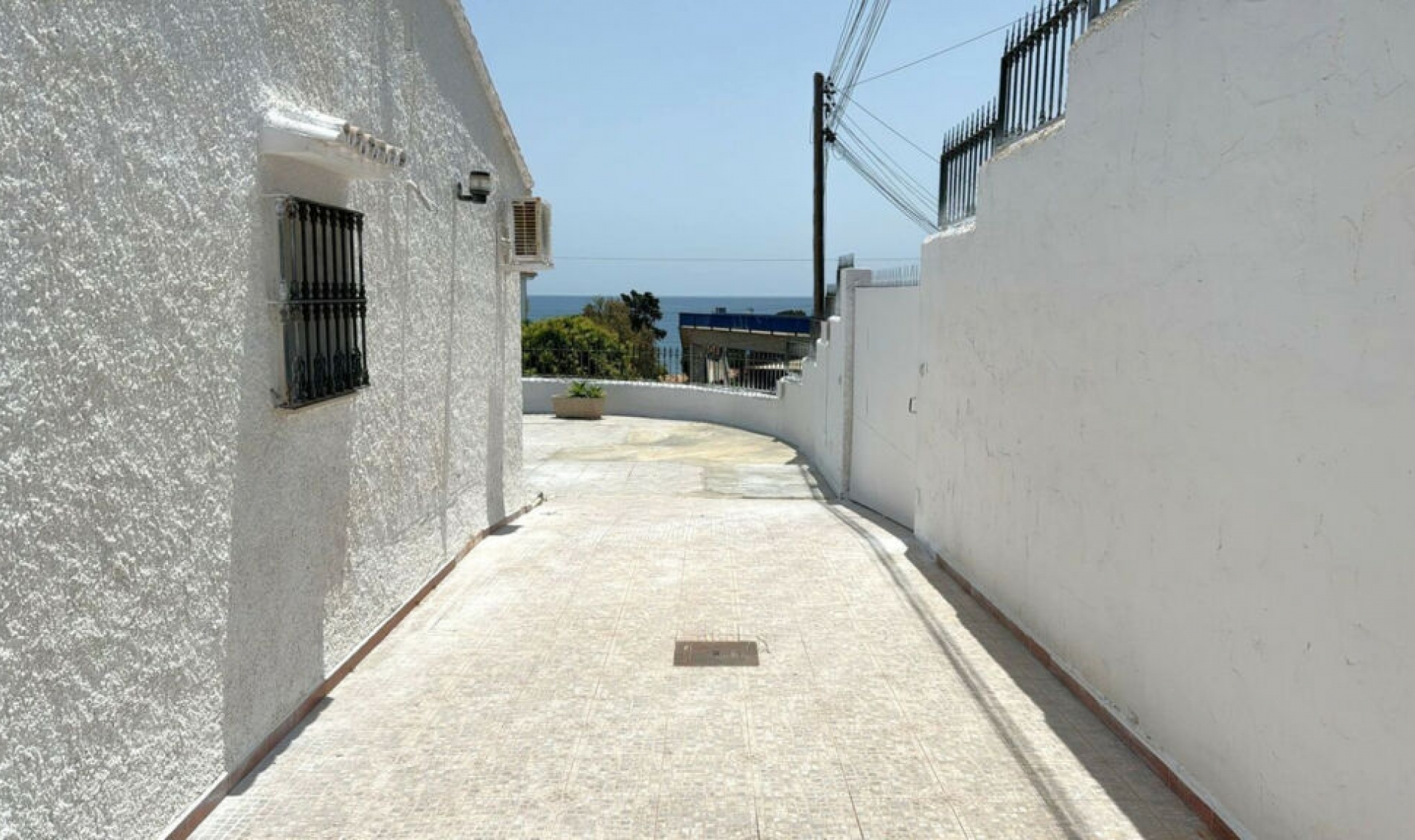 Resale - House -
Estepona