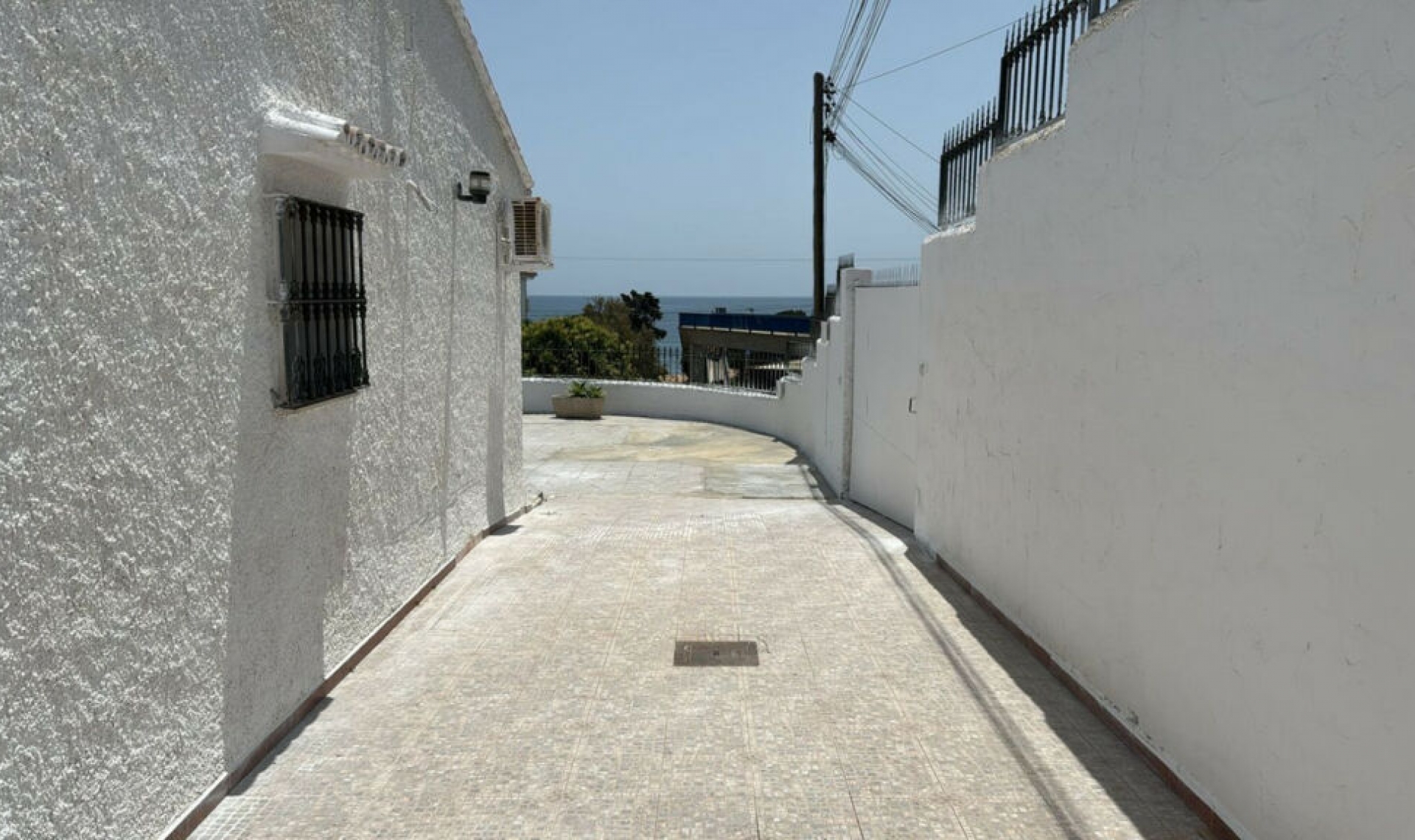 Resale - House -
Estepona