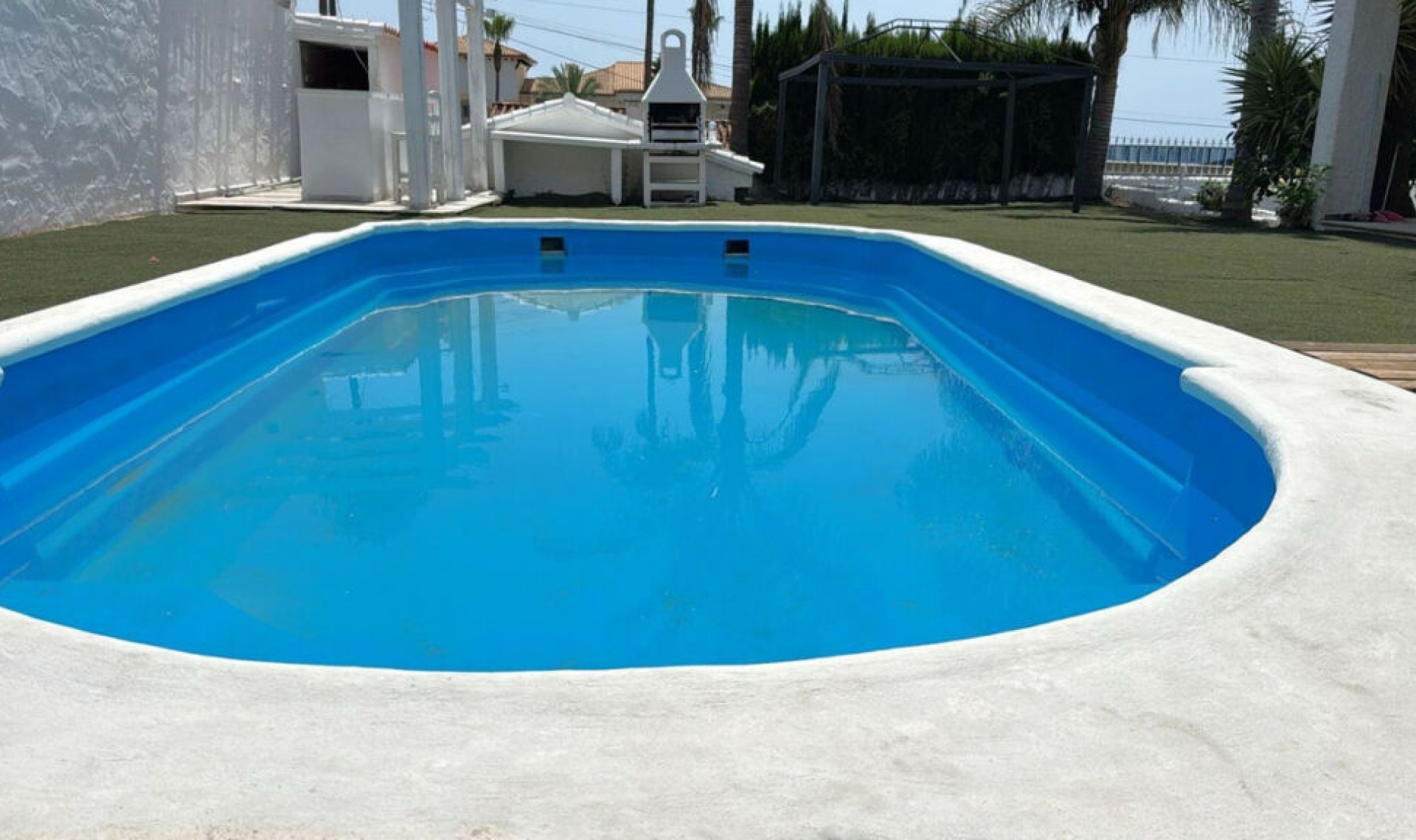 Resale - House -
Estepona