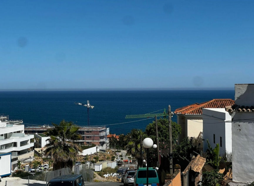 Resale - House -
Estepona