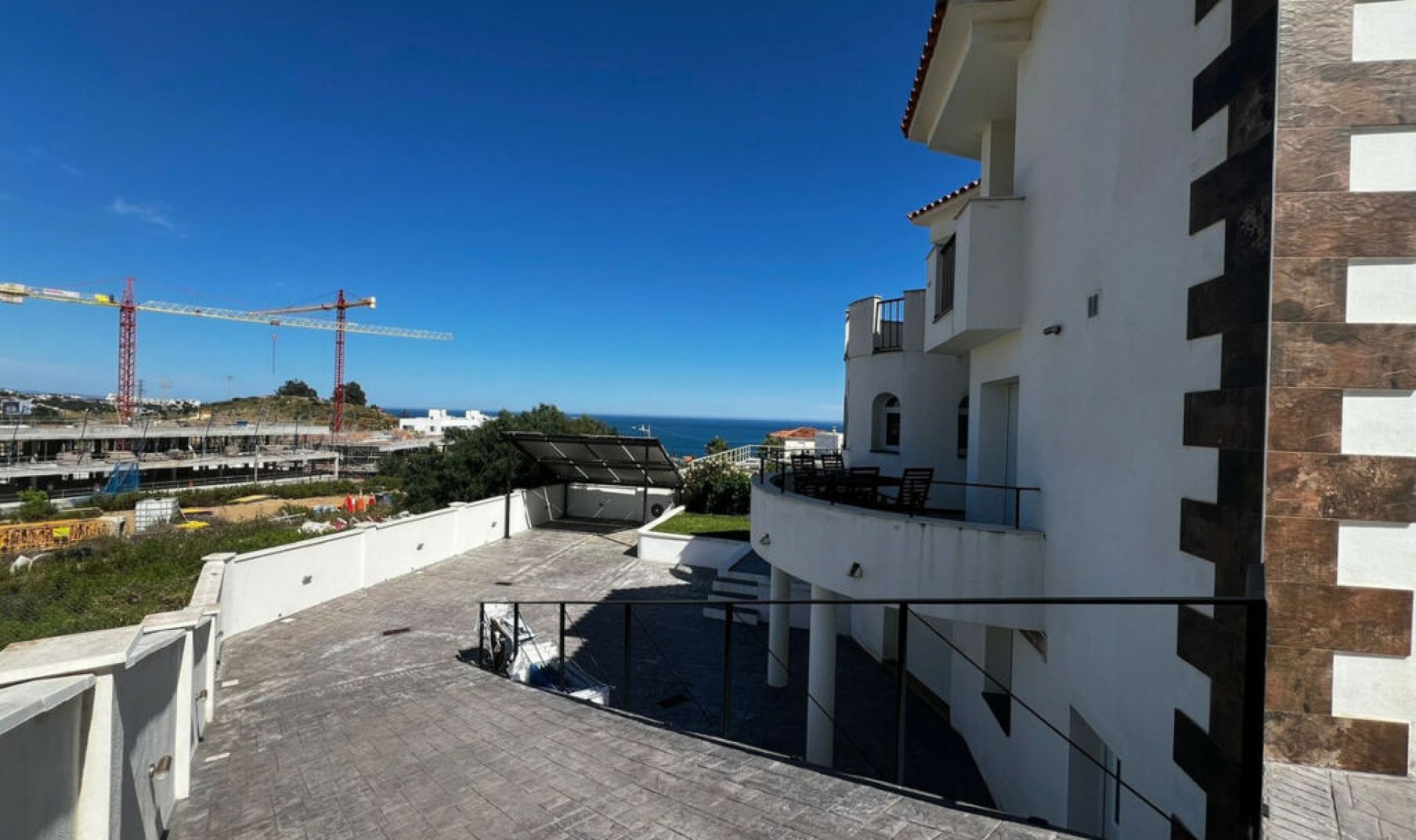 Resale - House -
Estepona