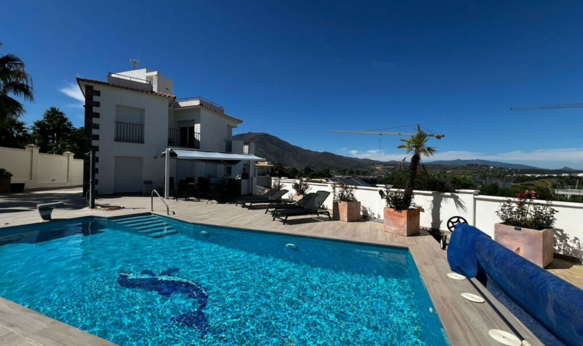Resale - House -
Estepona