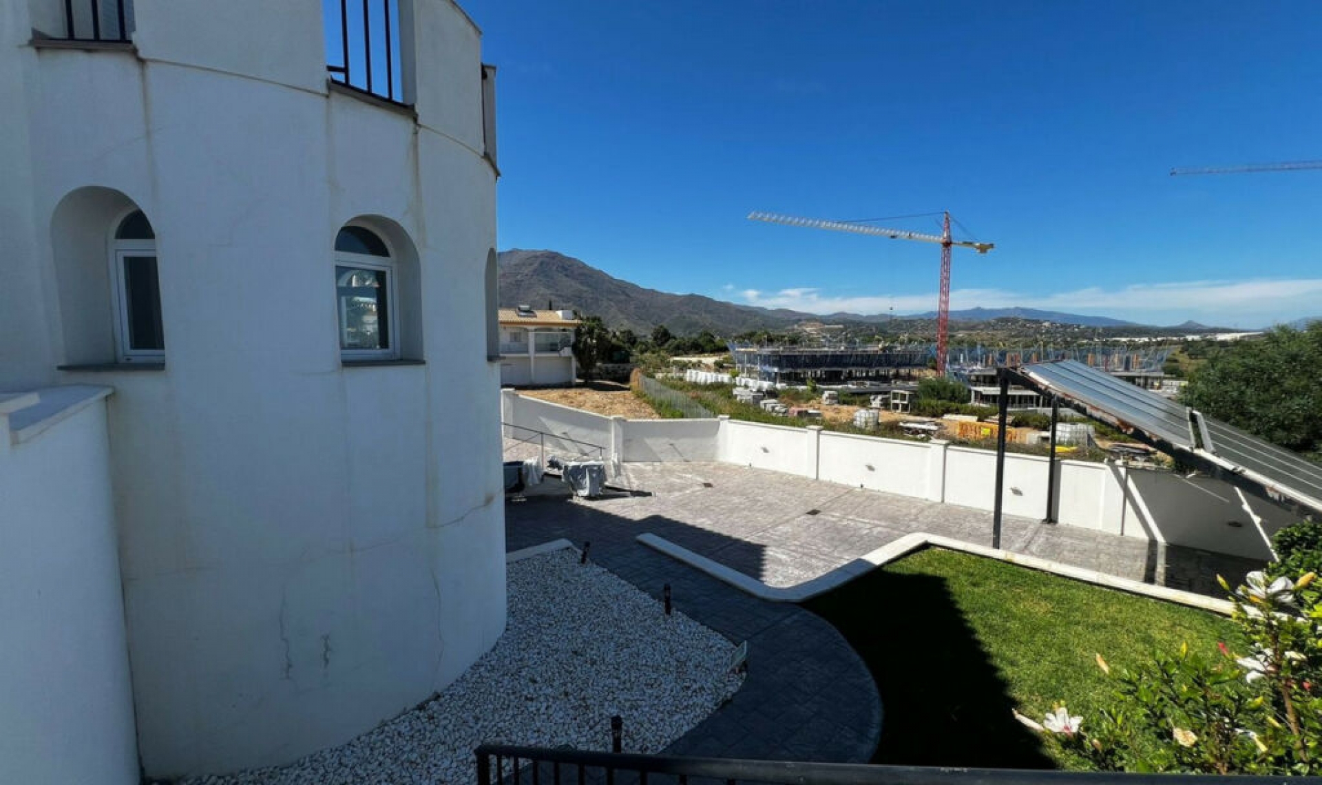 Resale - House -
Estepona