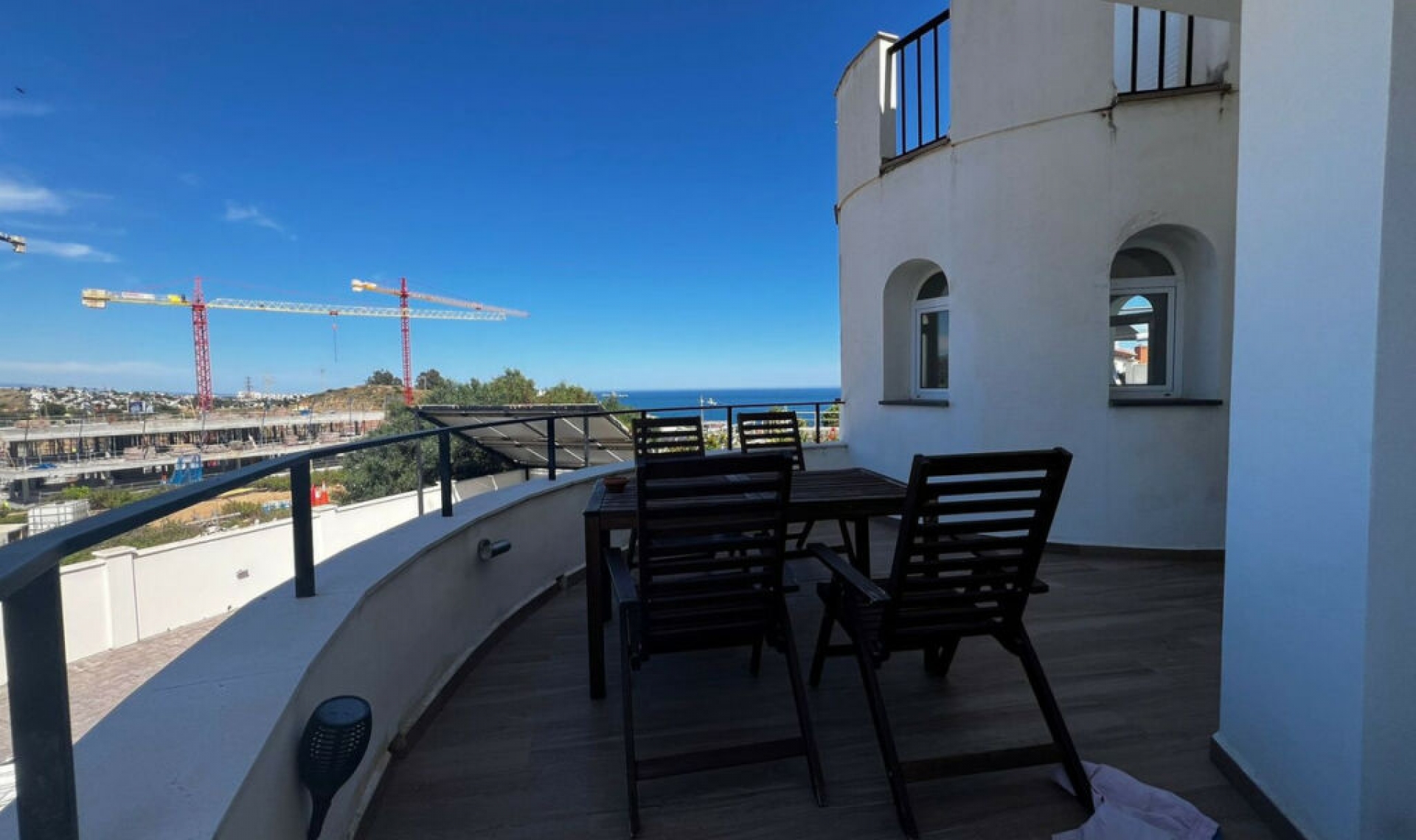 Resale - House -
Estepona