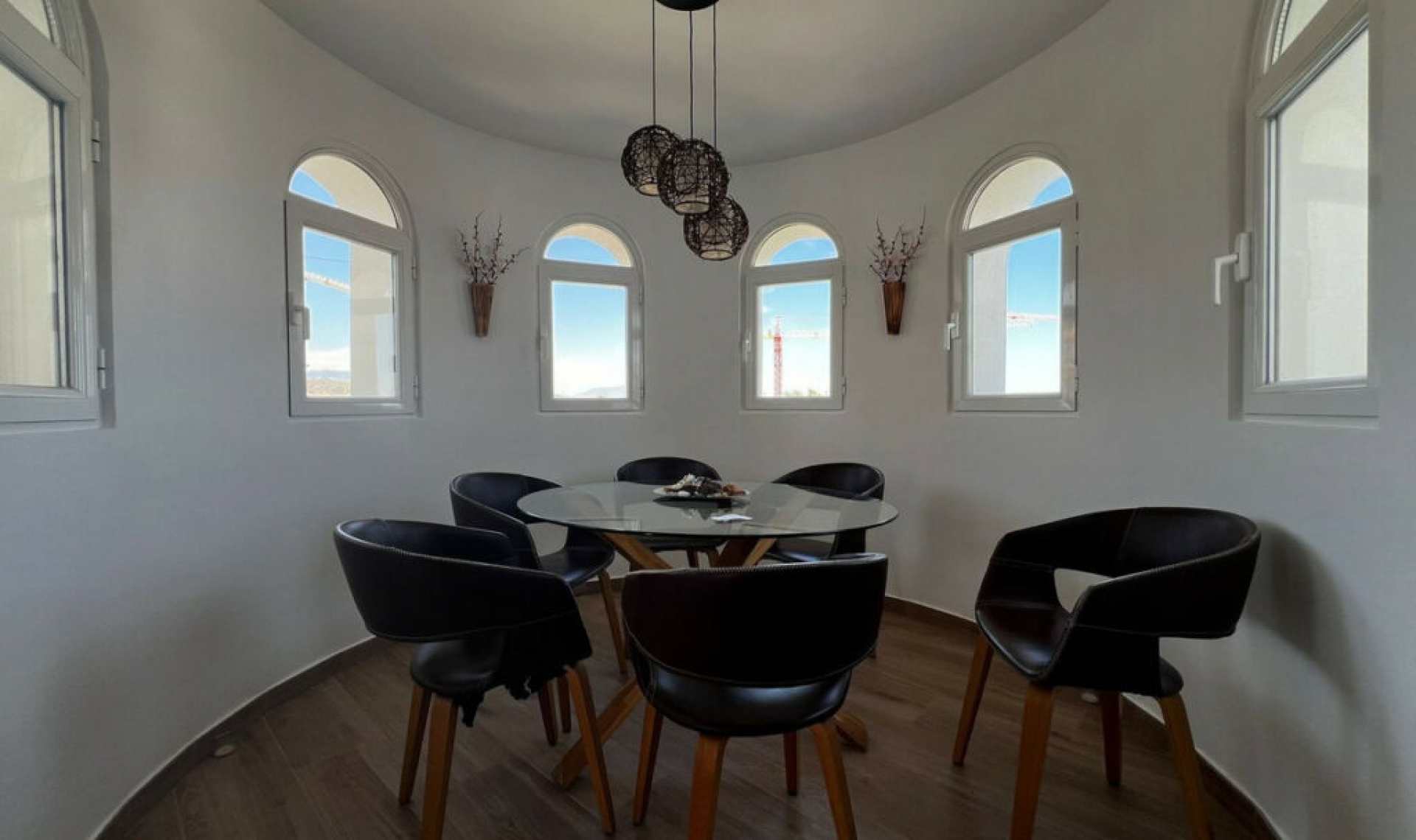 Resale - House -
Estepona