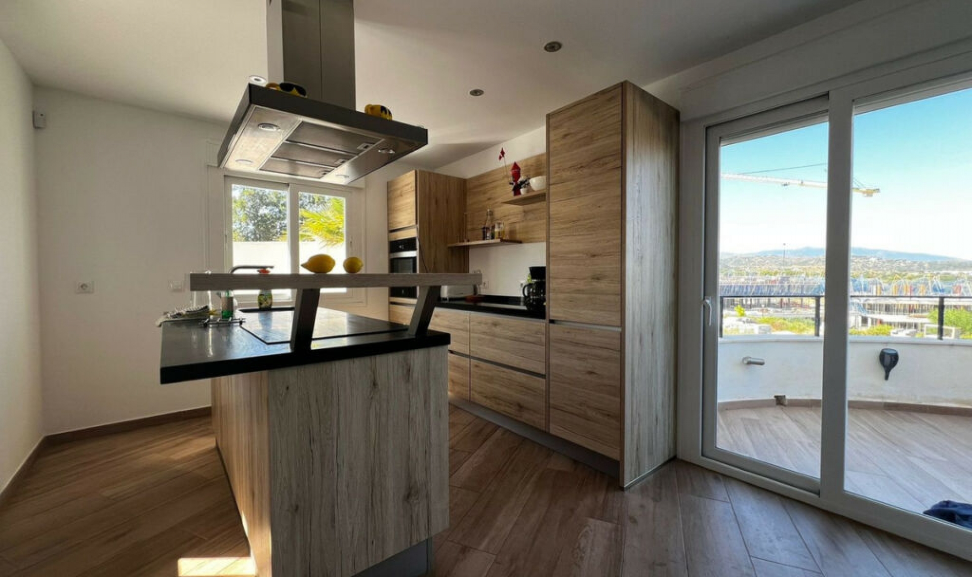 Resale - House -
Estepona