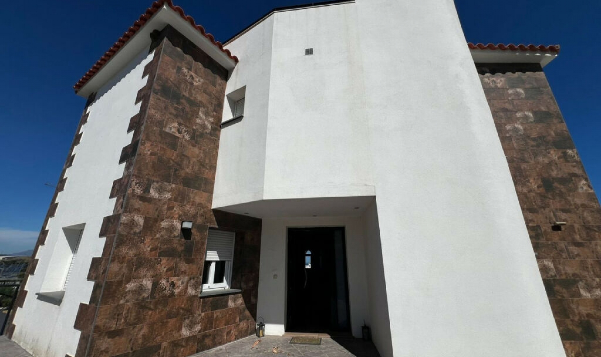 Resale - House -
Estepona