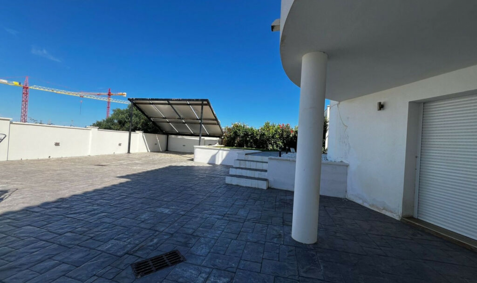 Resale - House -
Estepona