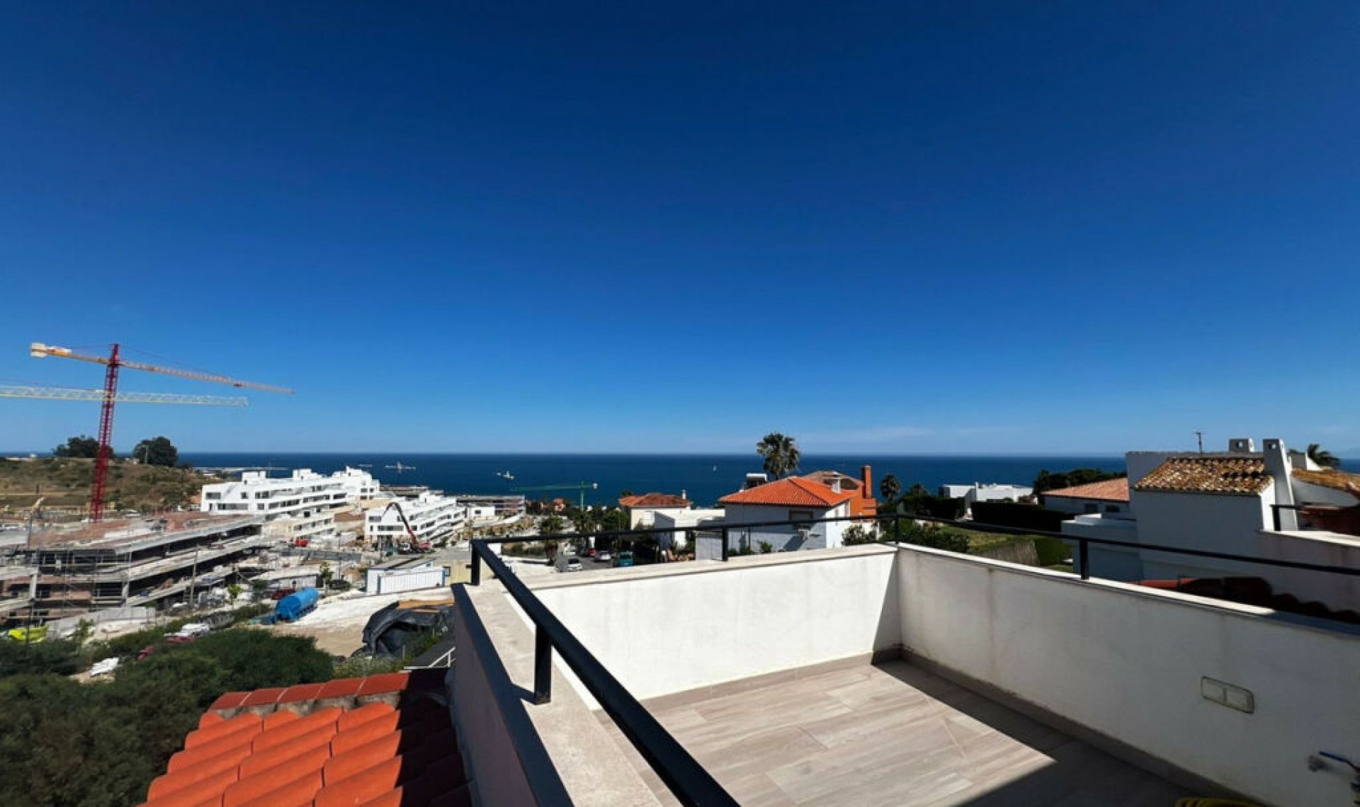Resale - House -
Estepona