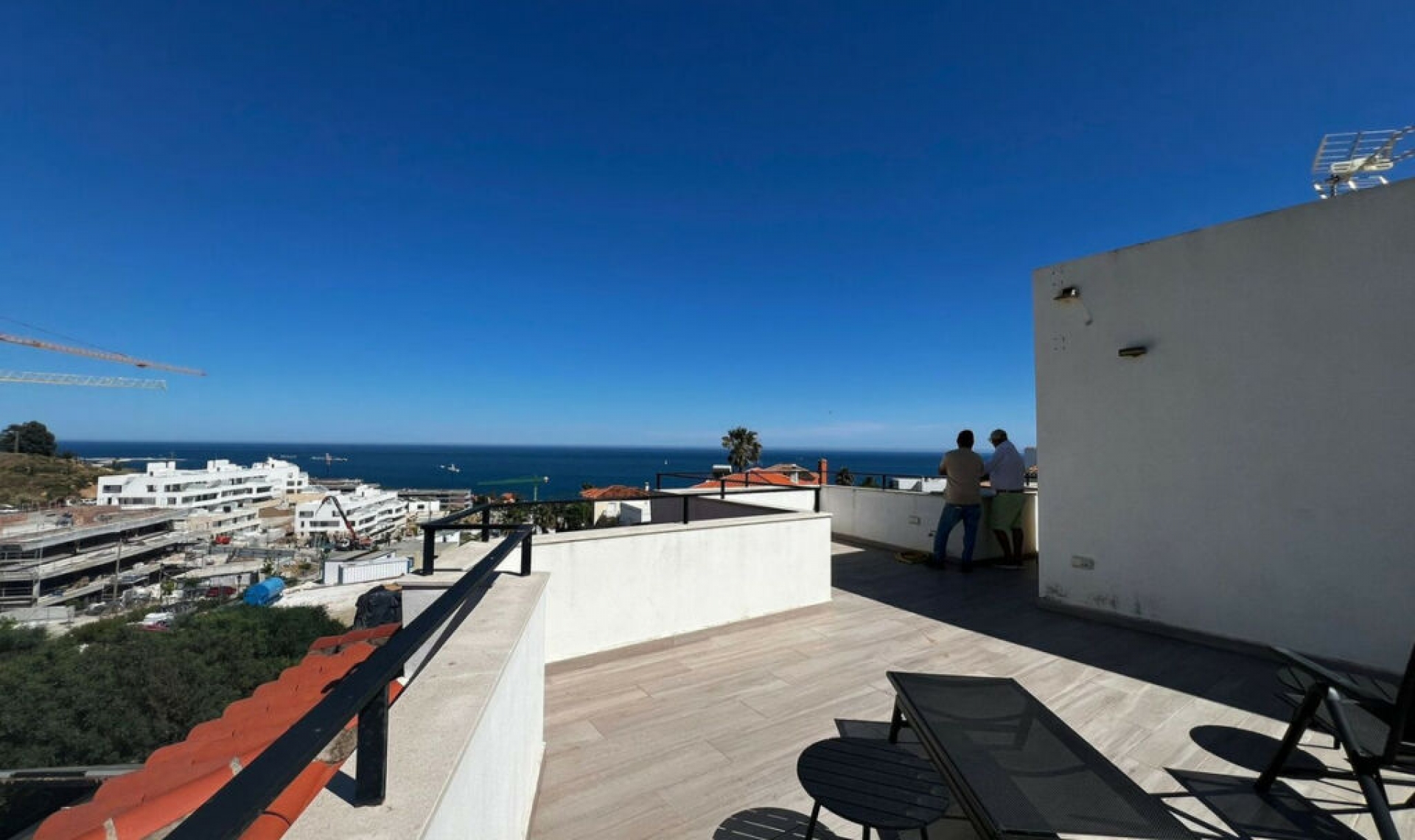 Resale - House -
Estepona