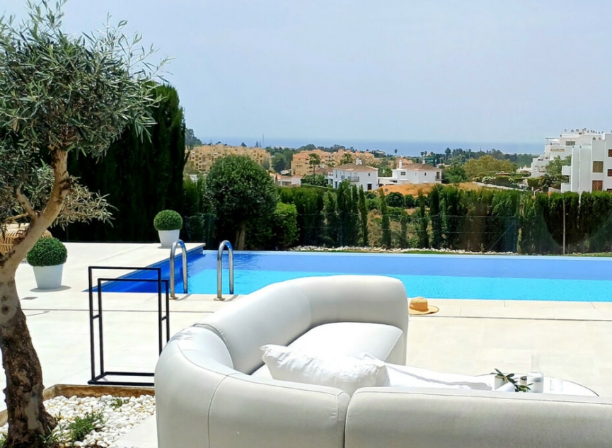 Resale - House -
Estepona