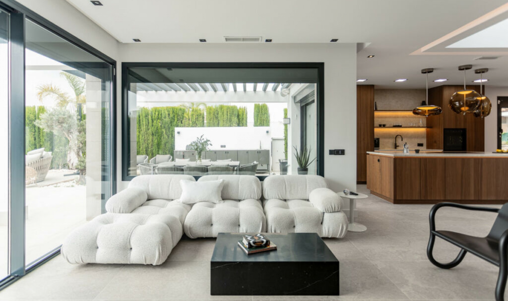 Resale - House -
Estepona