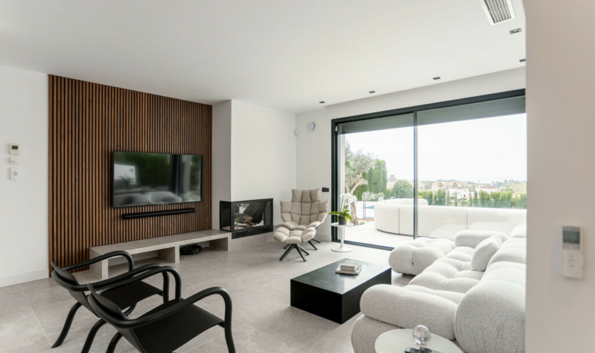 Resale - House -
Estepona