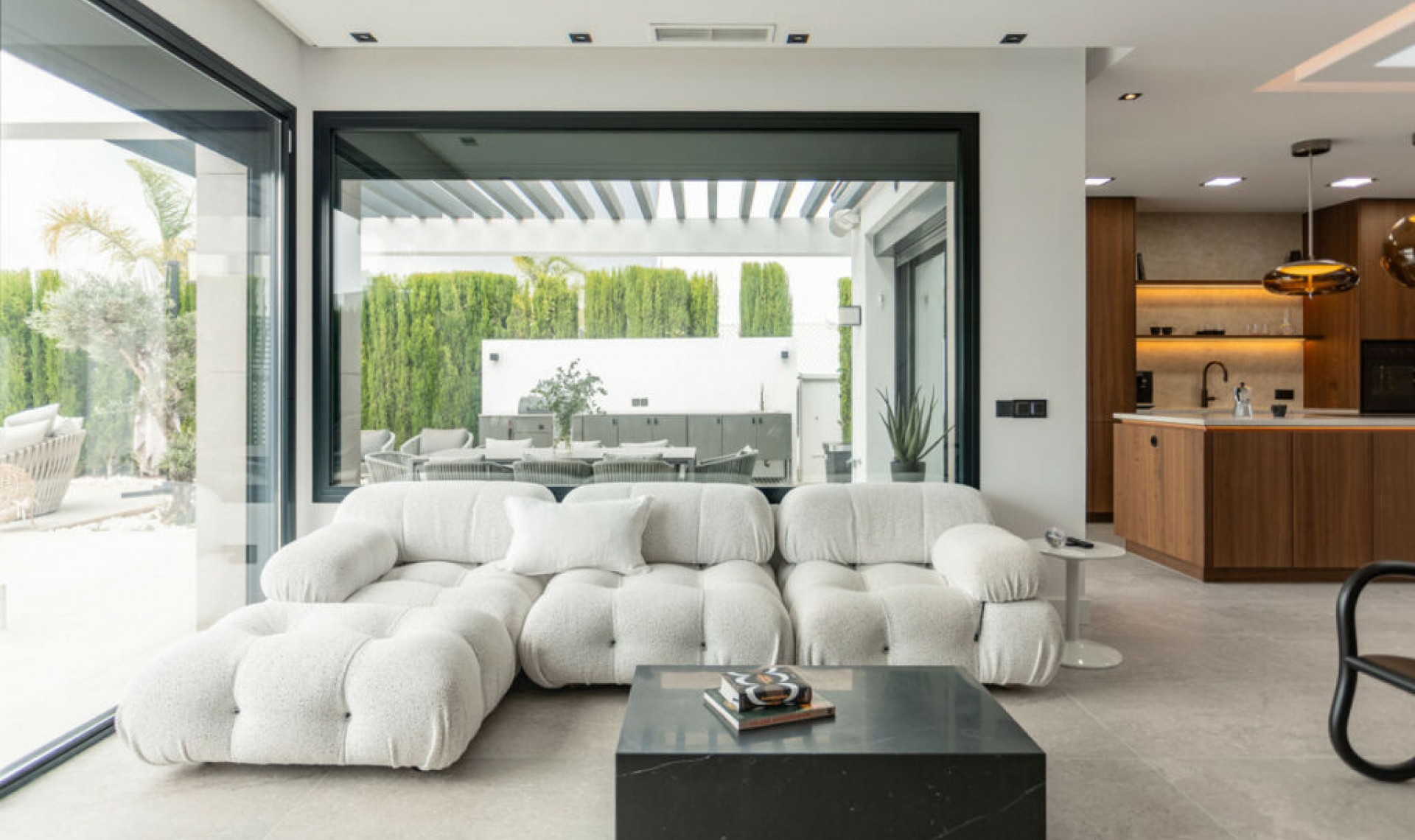 Resale - House -
Estepona