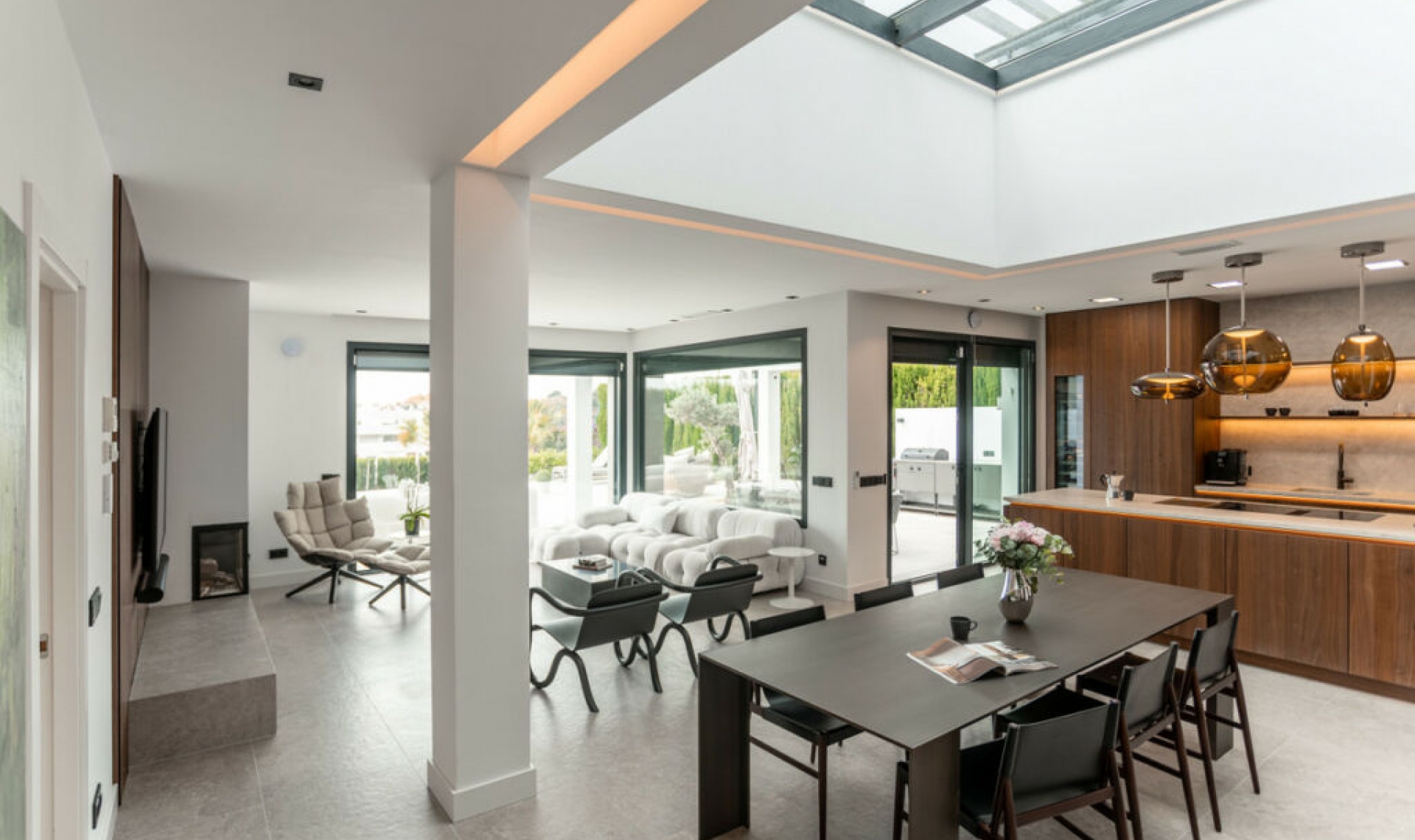 Resale - House -
Estepona
