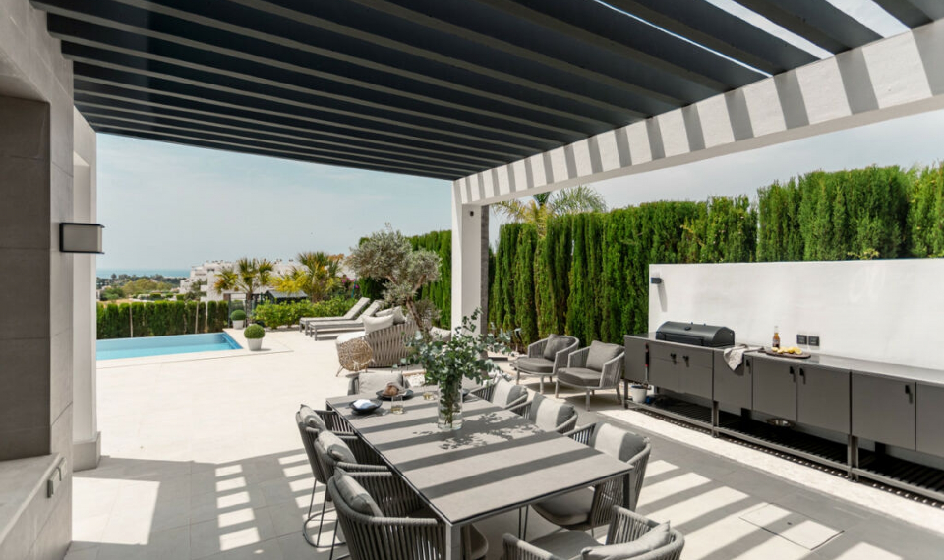 Resale - House -
Estepona
