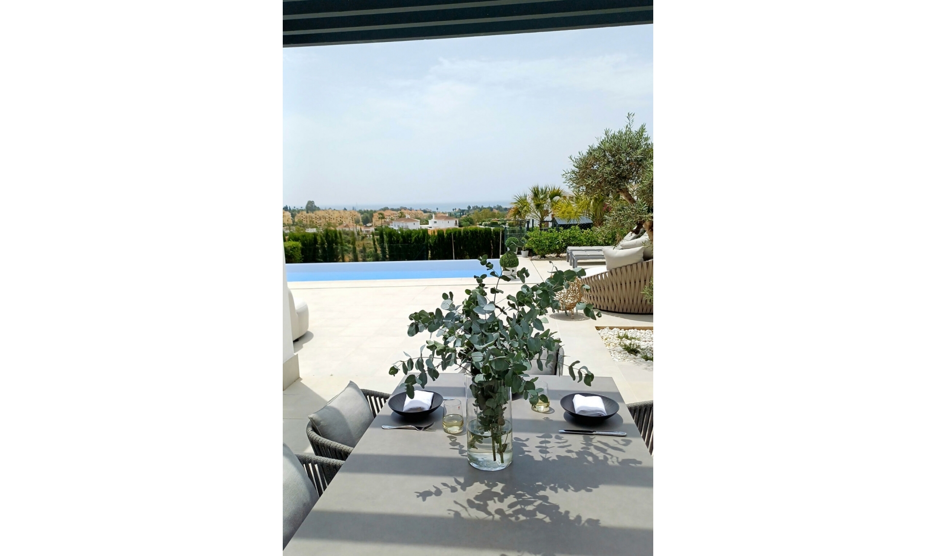 Resale - House -
Estepona