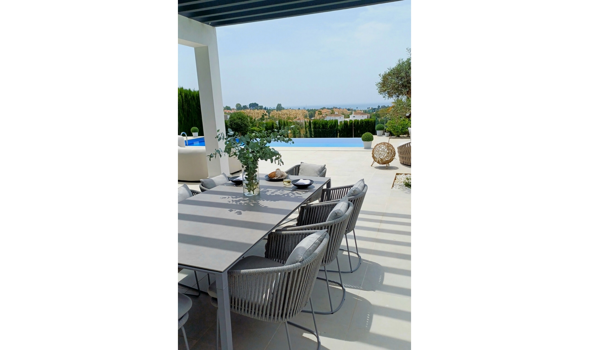 Resale - House -
Estepona