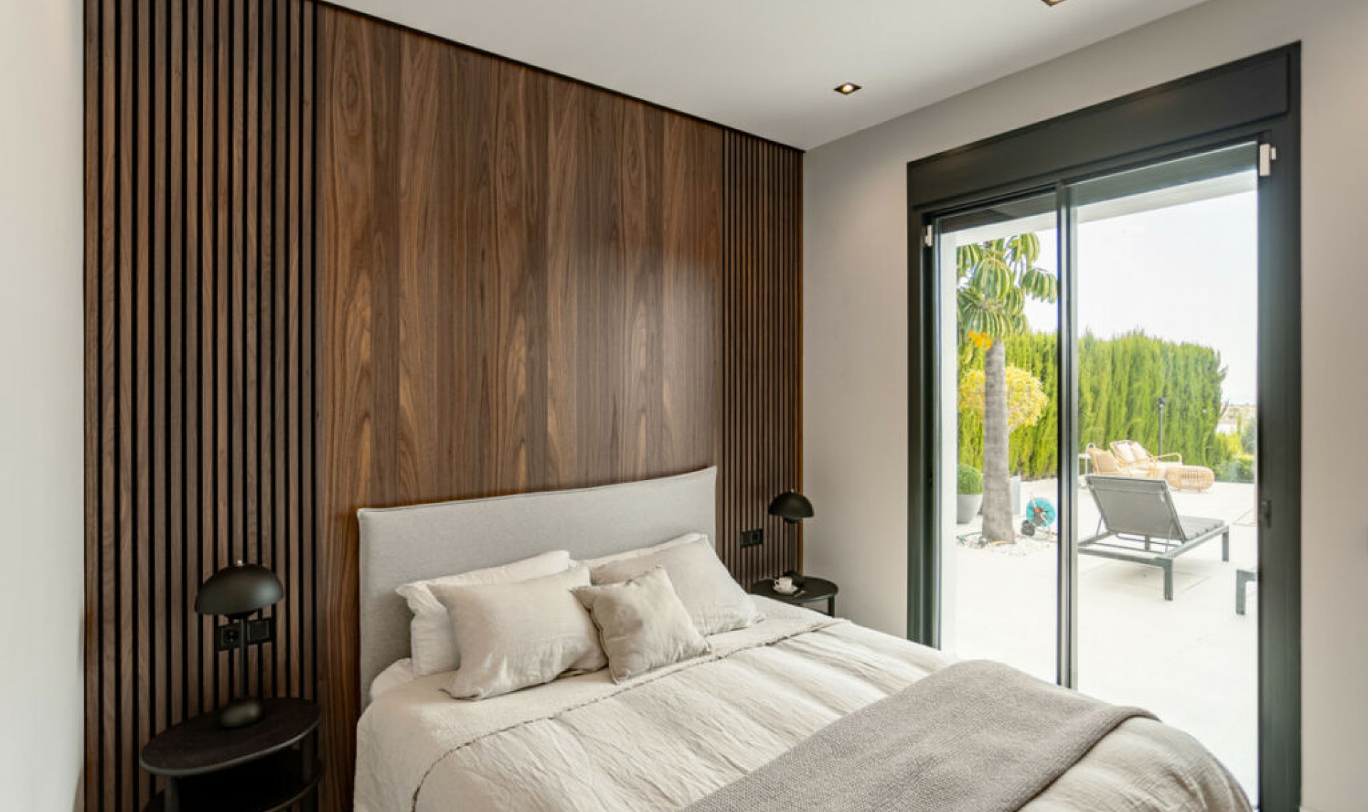 Resale - House -
Estepona