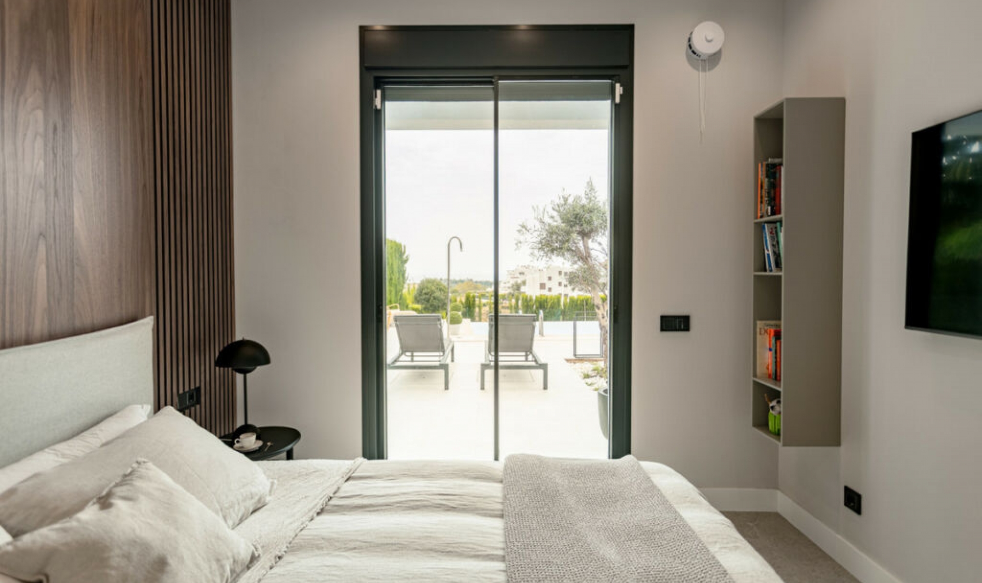 Resale - House -
Estepona