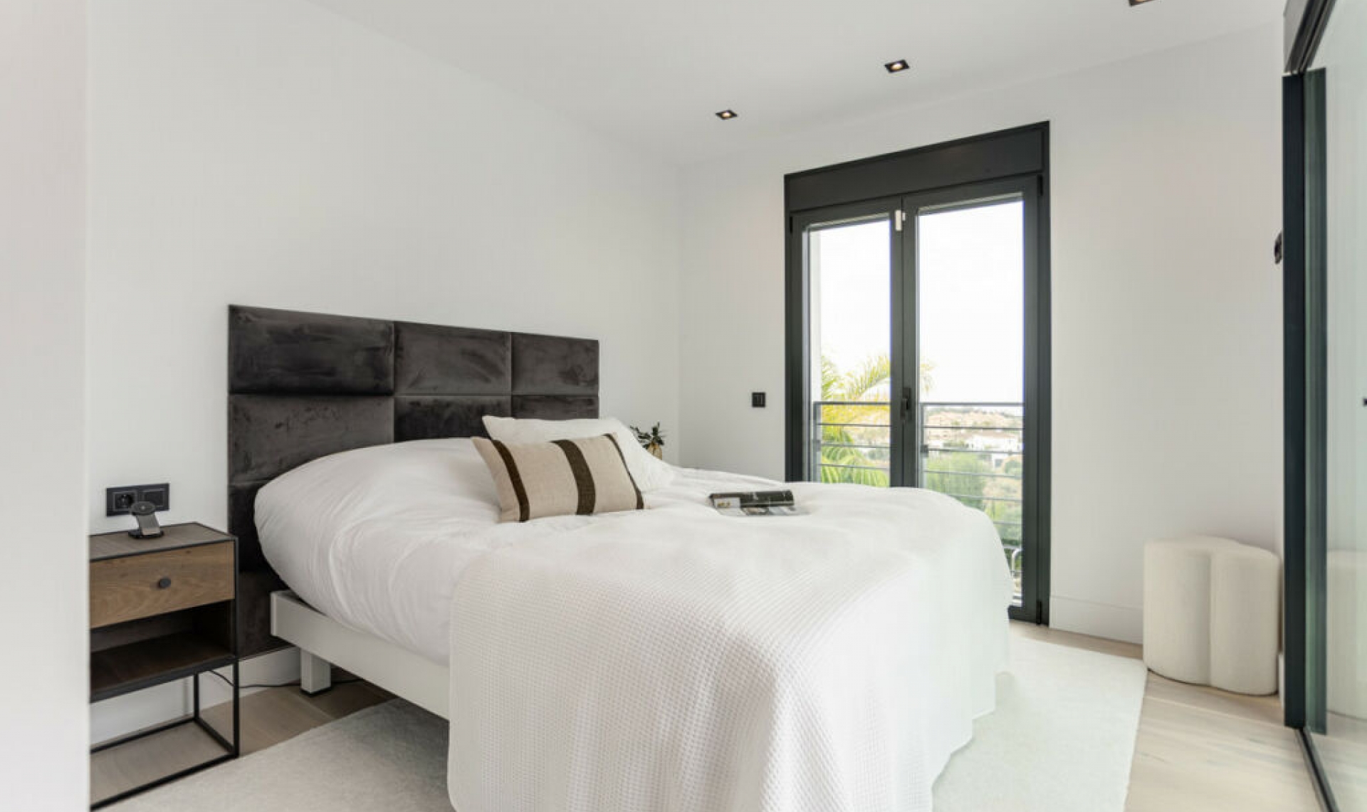 Resale - House -
Estepona
