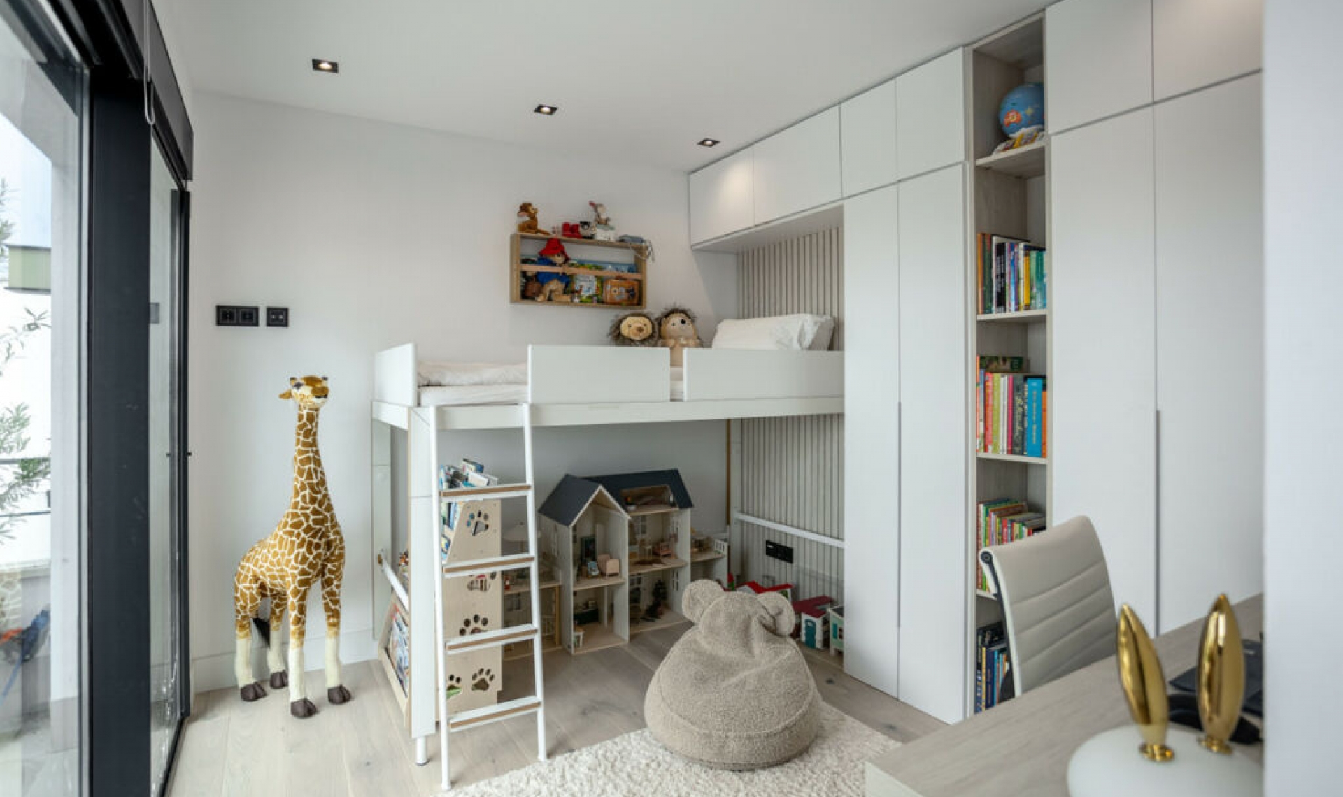Resale - House -
Estepona
