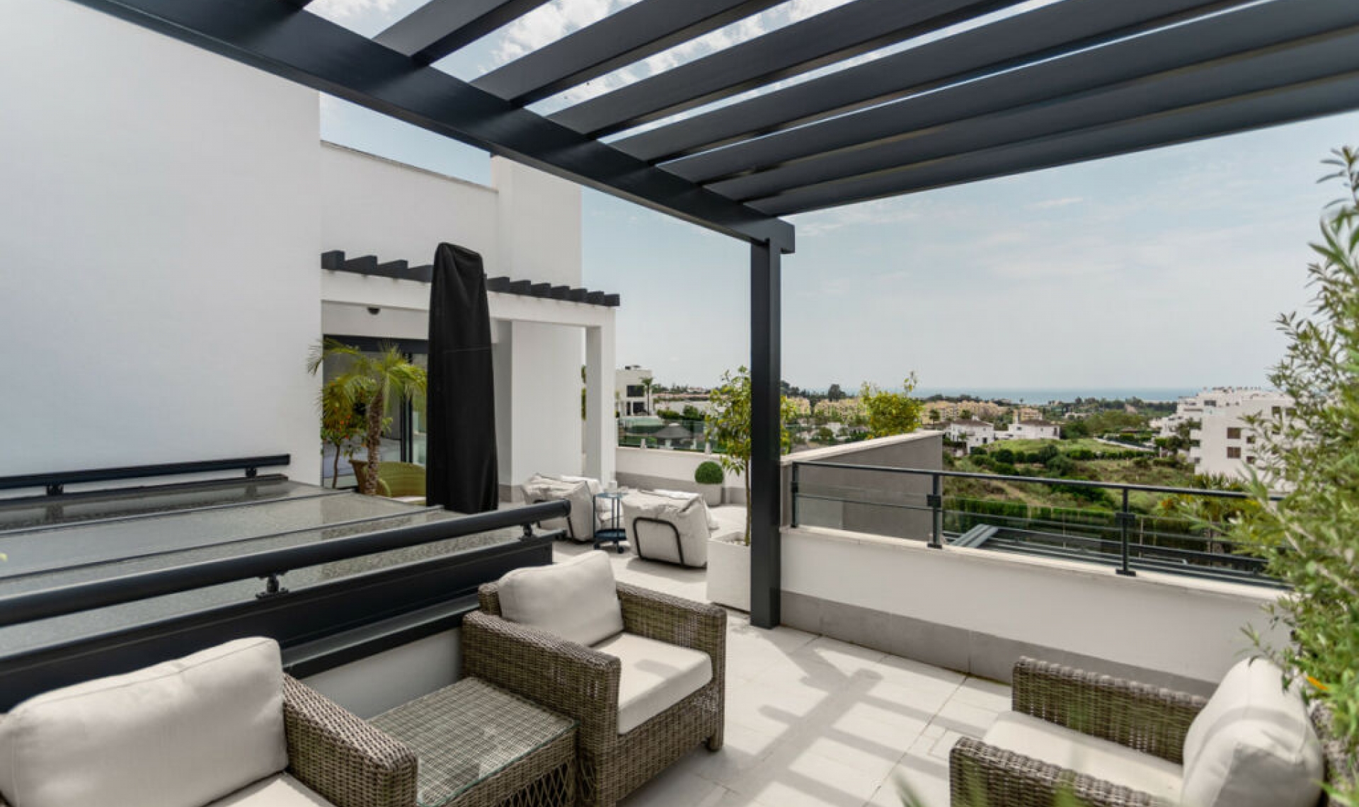 Resale - House -
Estepona