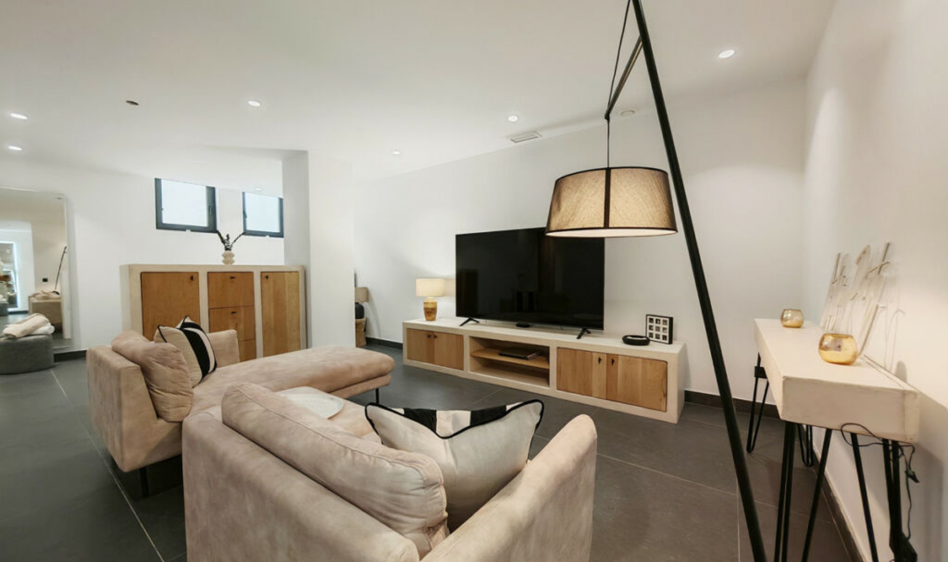 Resale - House -
Estepona