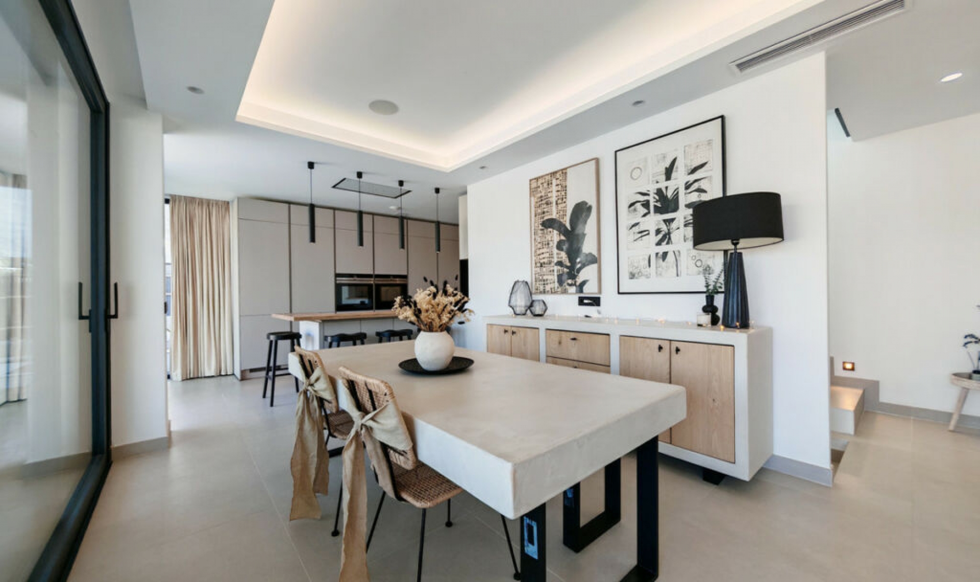 Resale - House -
Estepona