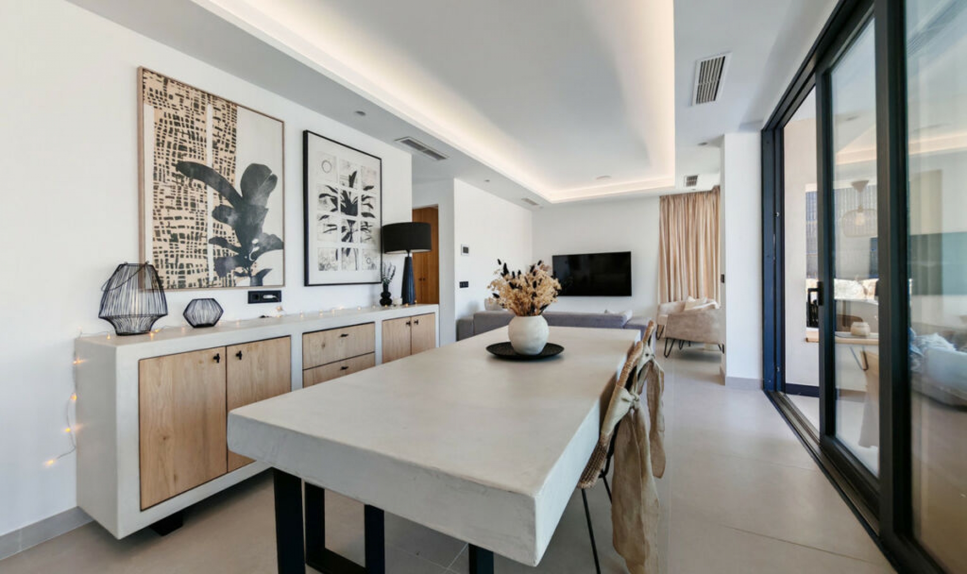 Resale - House -
Estepona