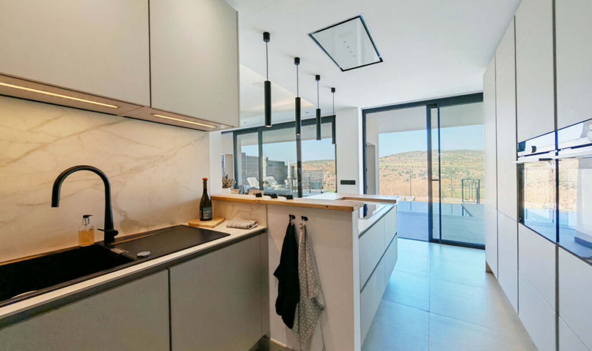 Resale - House -
Estepona