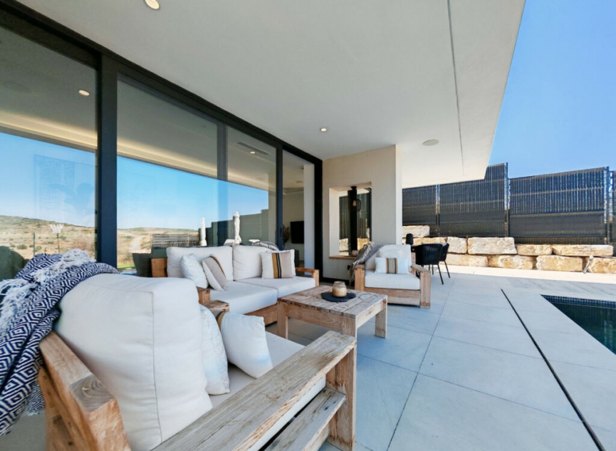 Resale - House -
Estepona