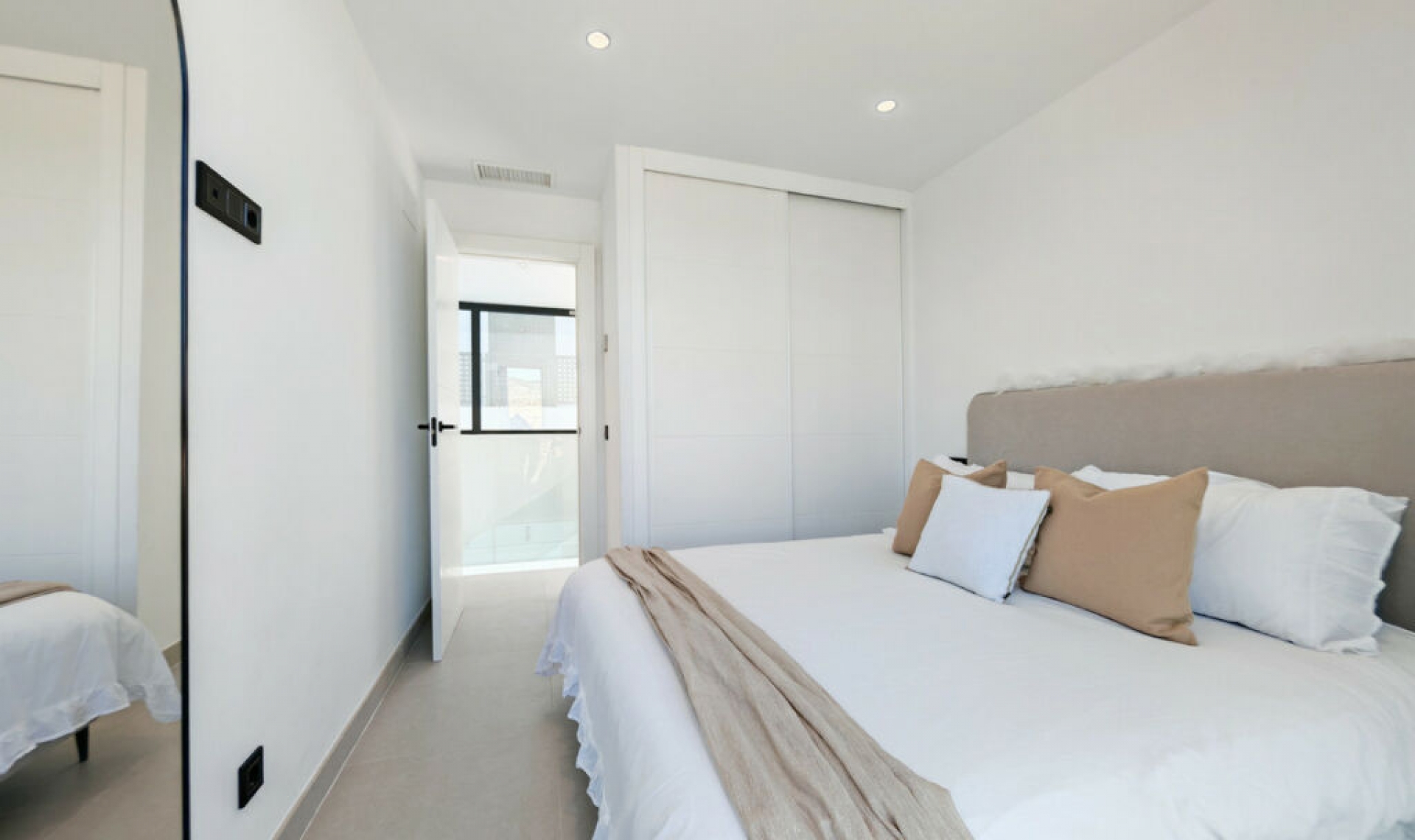 Resale - House -
Estepona