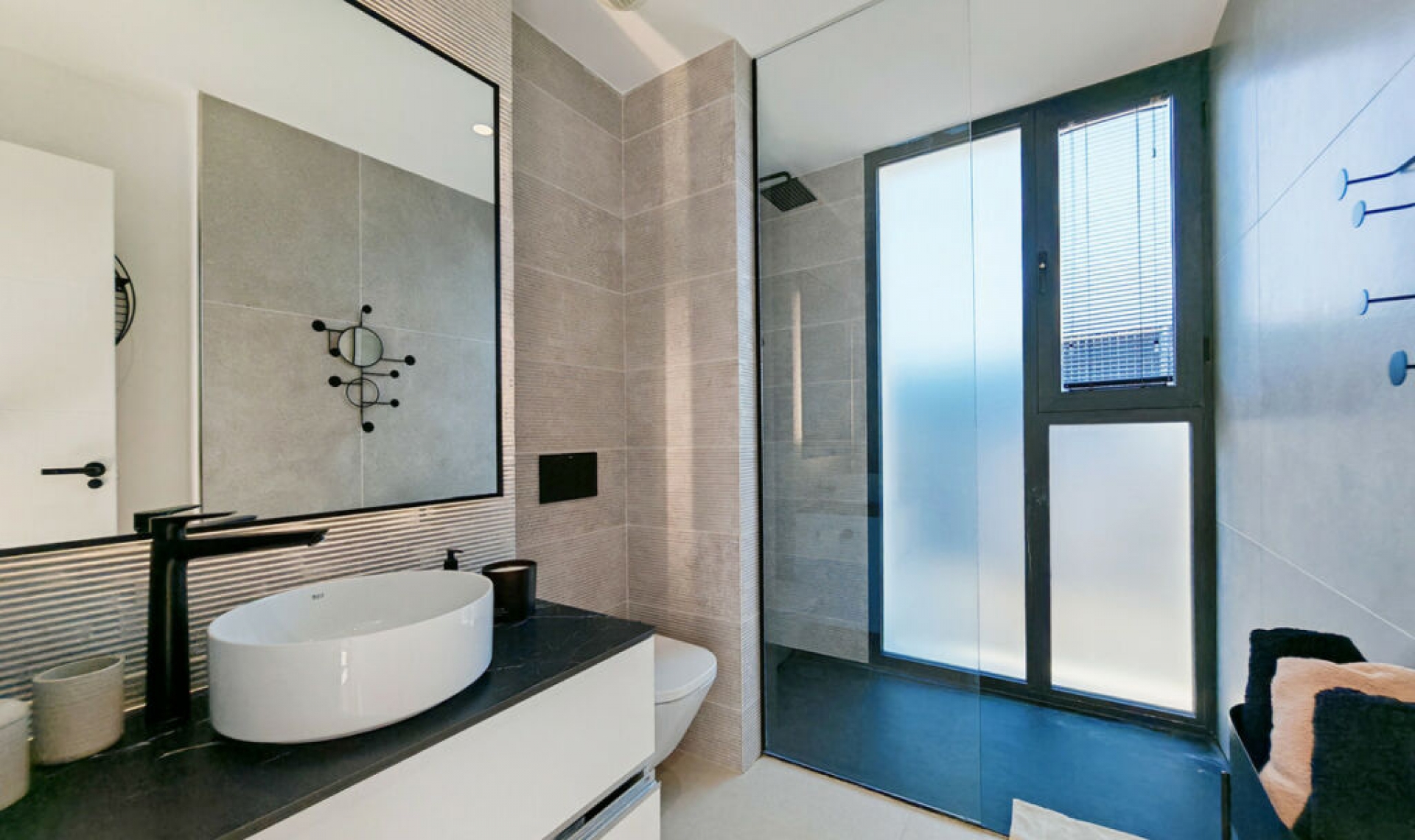 Resale - House -
Estepona