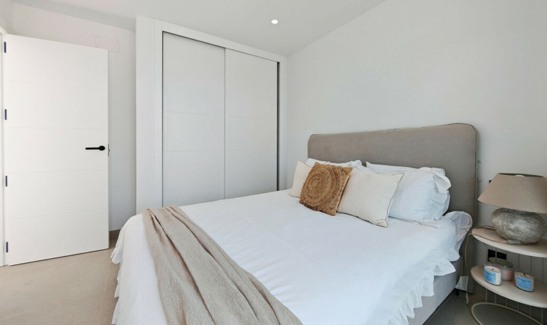 Resale - House -
Estepona