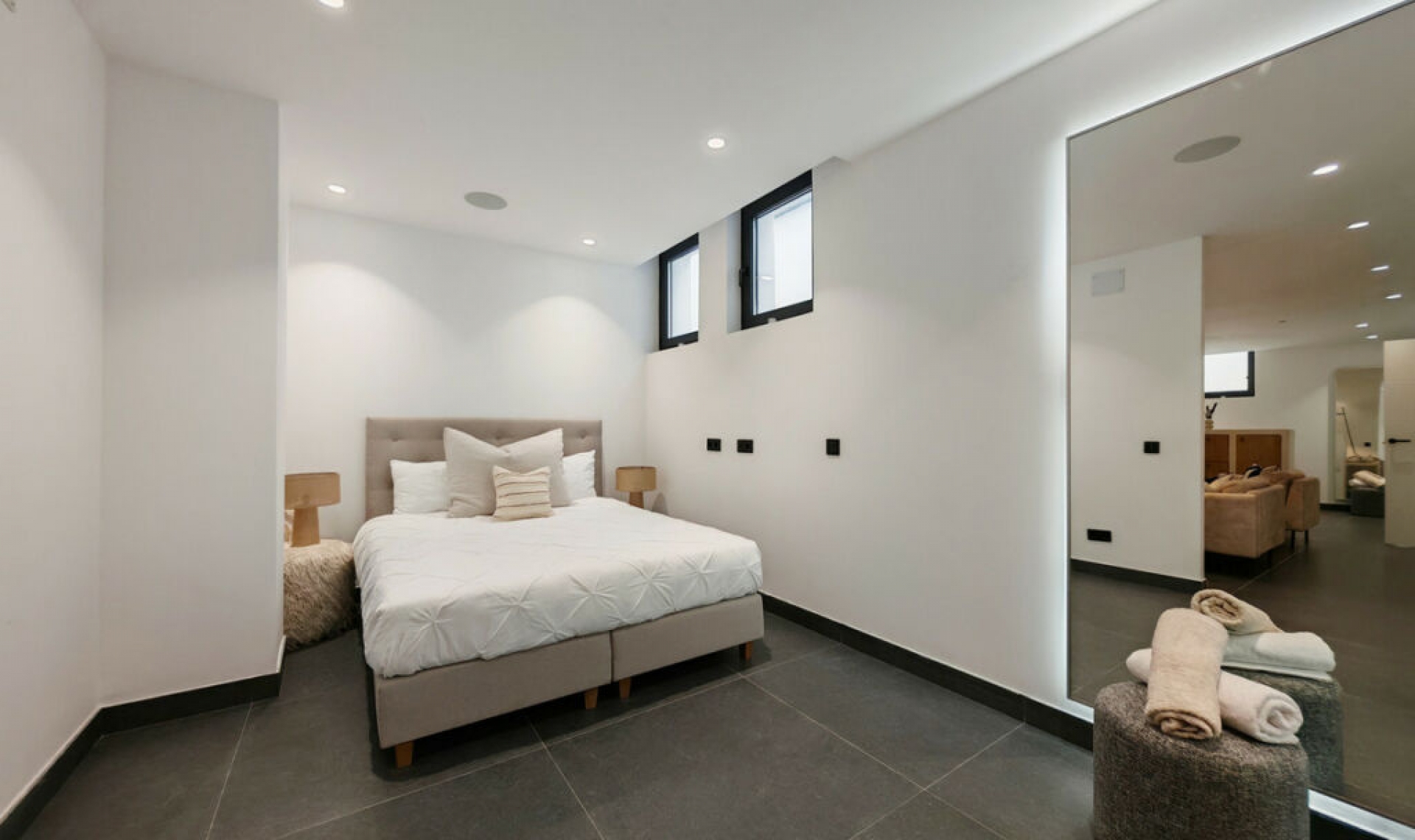 Resale - House -
Estepona