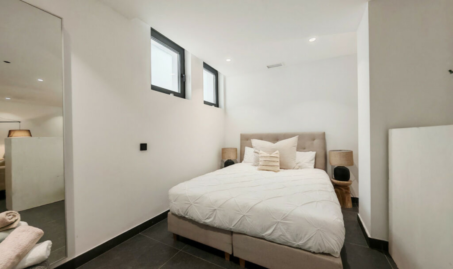 Resale - House -
Estepona