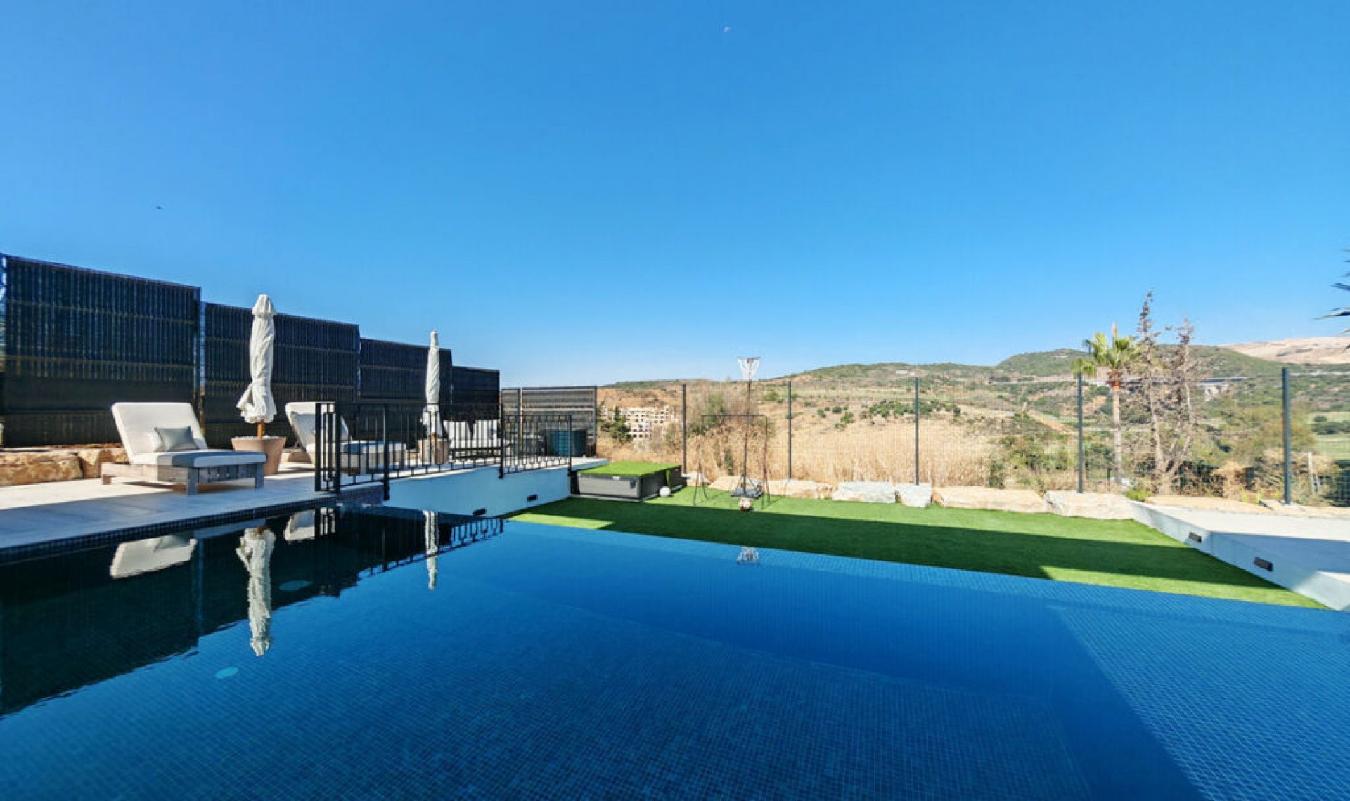 Resale - House -
Estepona