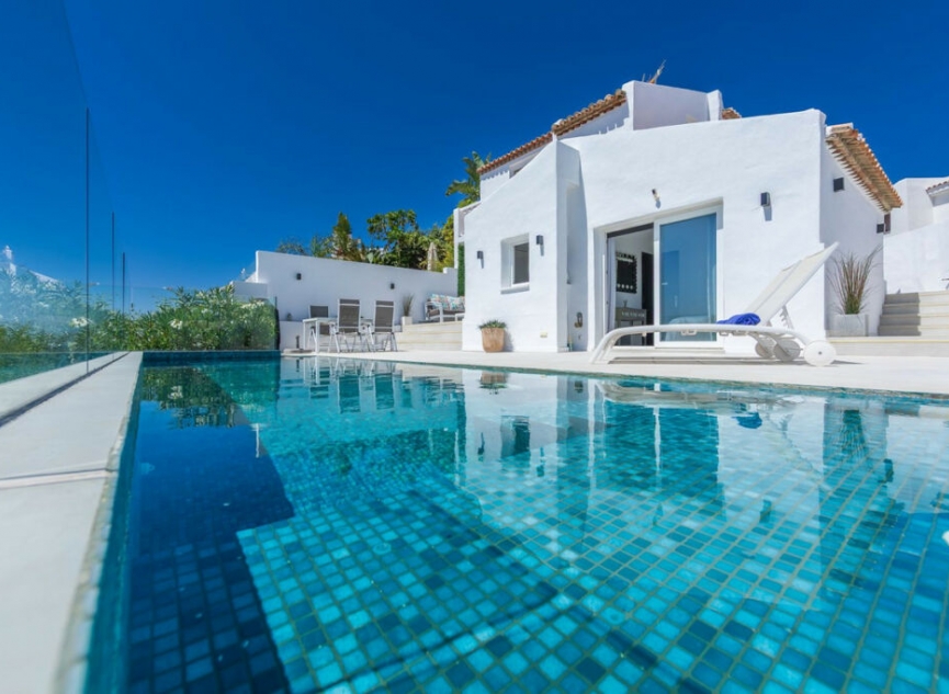 Resale - House -
Estepona