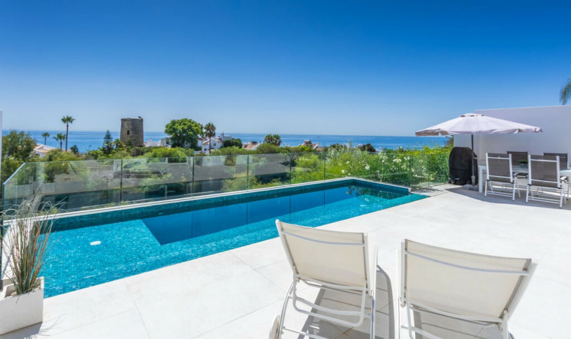 Resale - House -
Estepona