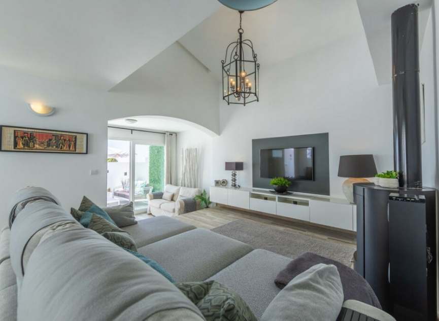 Resale - House -
Estepona