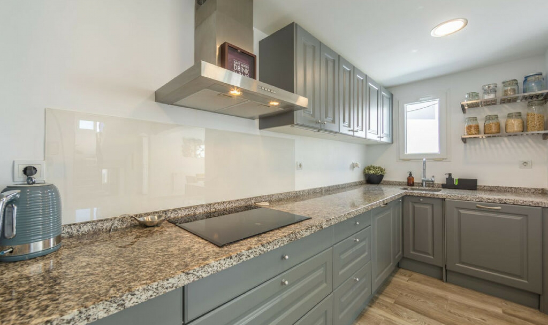 Resale - House -
Estepona