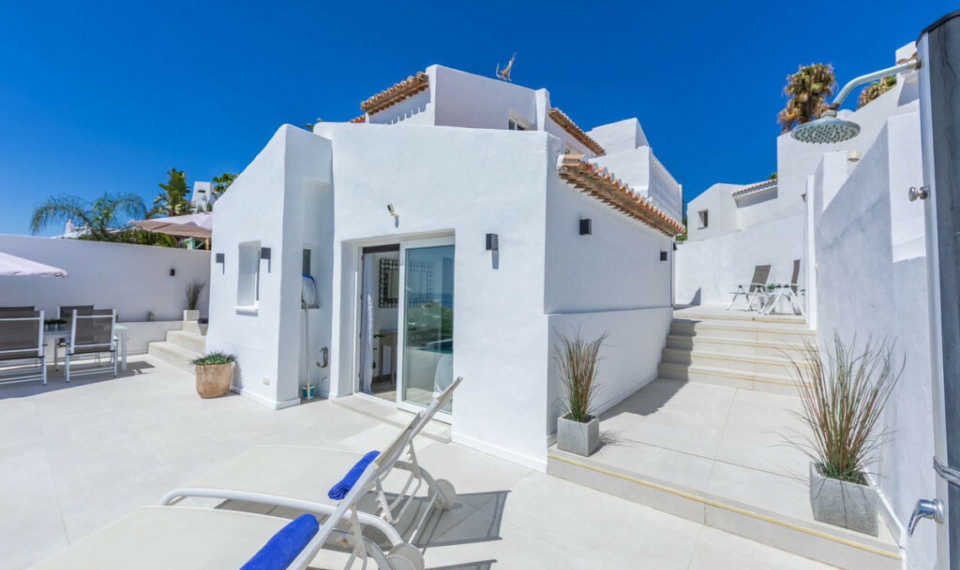 Resale - House -
Estepona