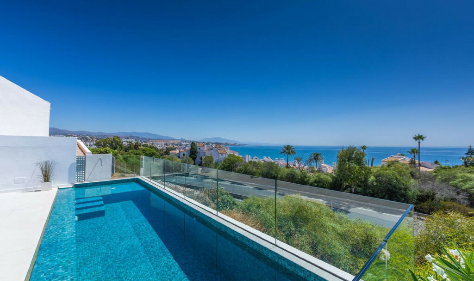 Resale - House -
Estepona
