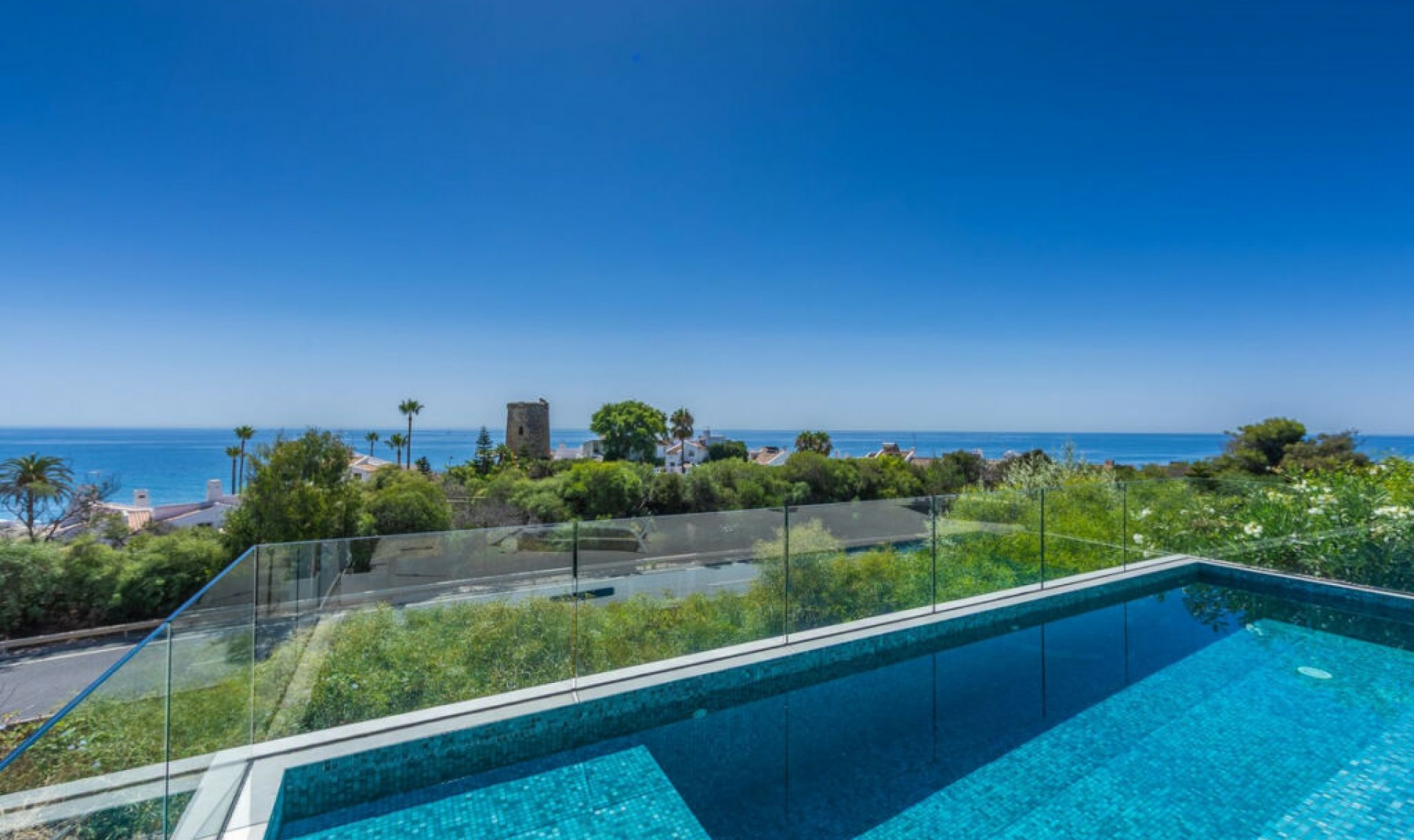 Resale - House -
Estepona