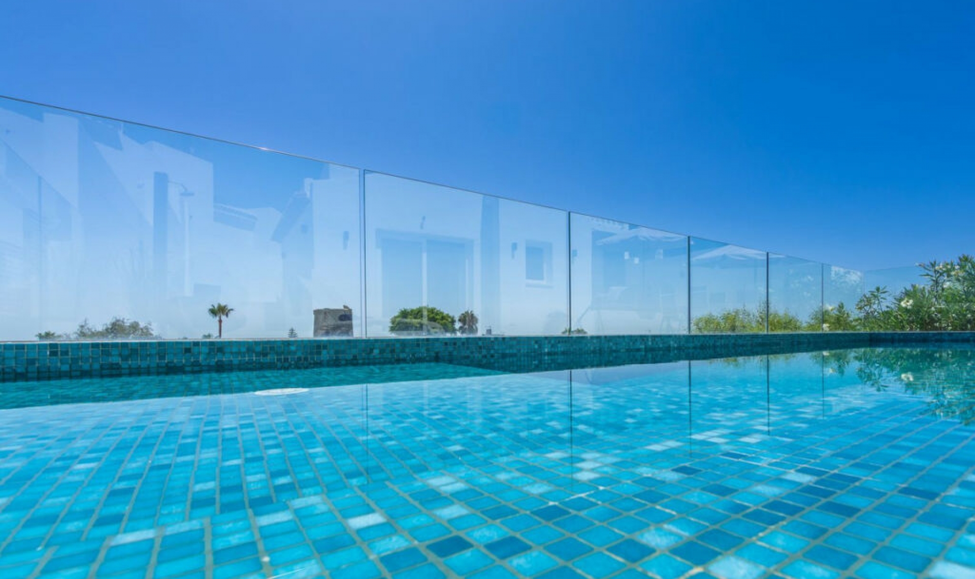 Resale - House -
Estepona