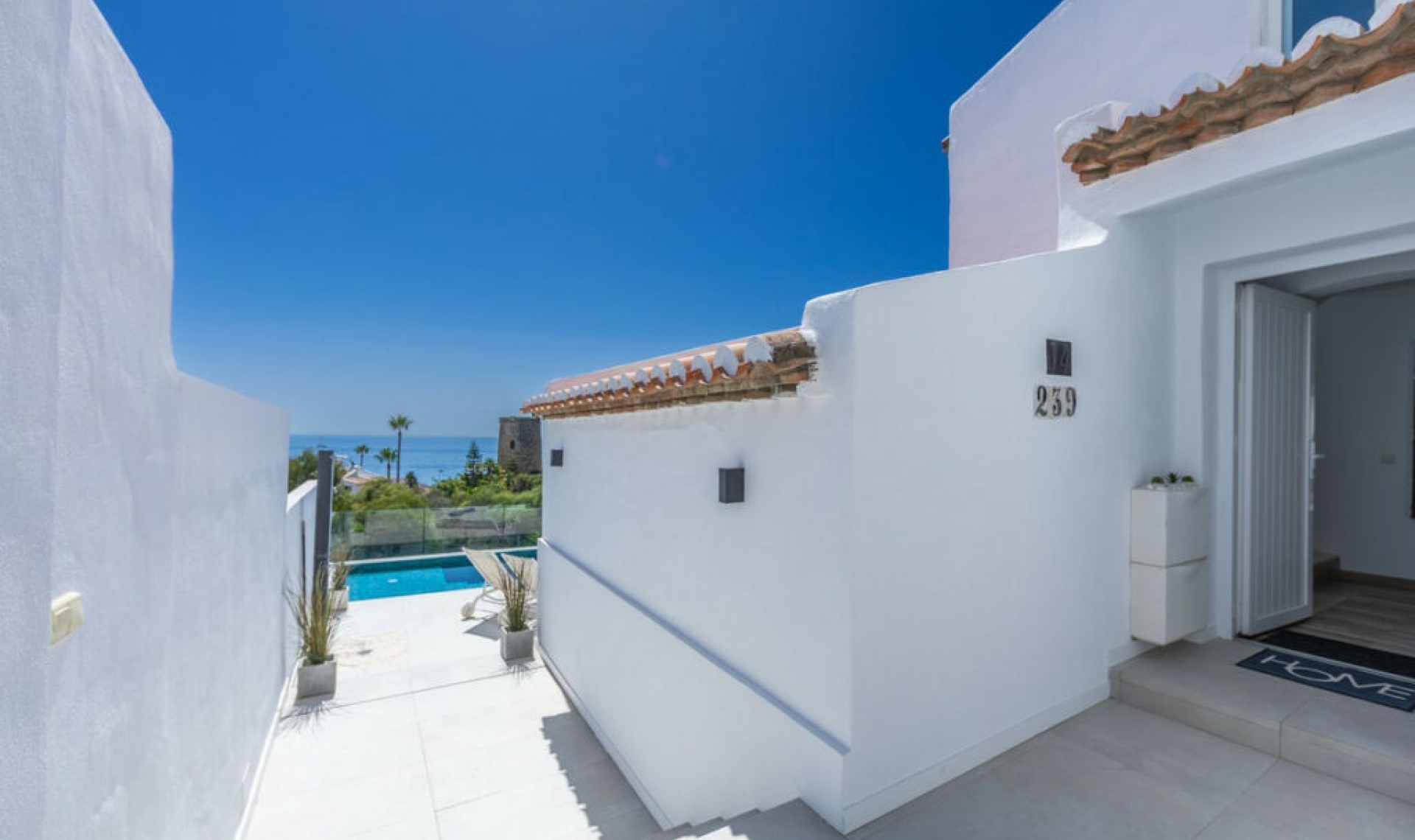 Resale - House -
Estepona