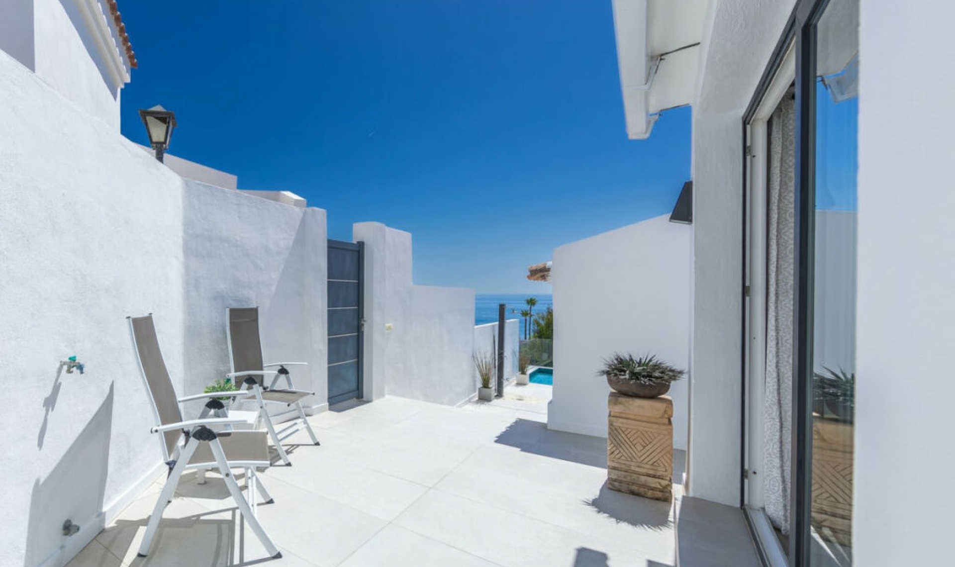 Resale - House -
Estepona