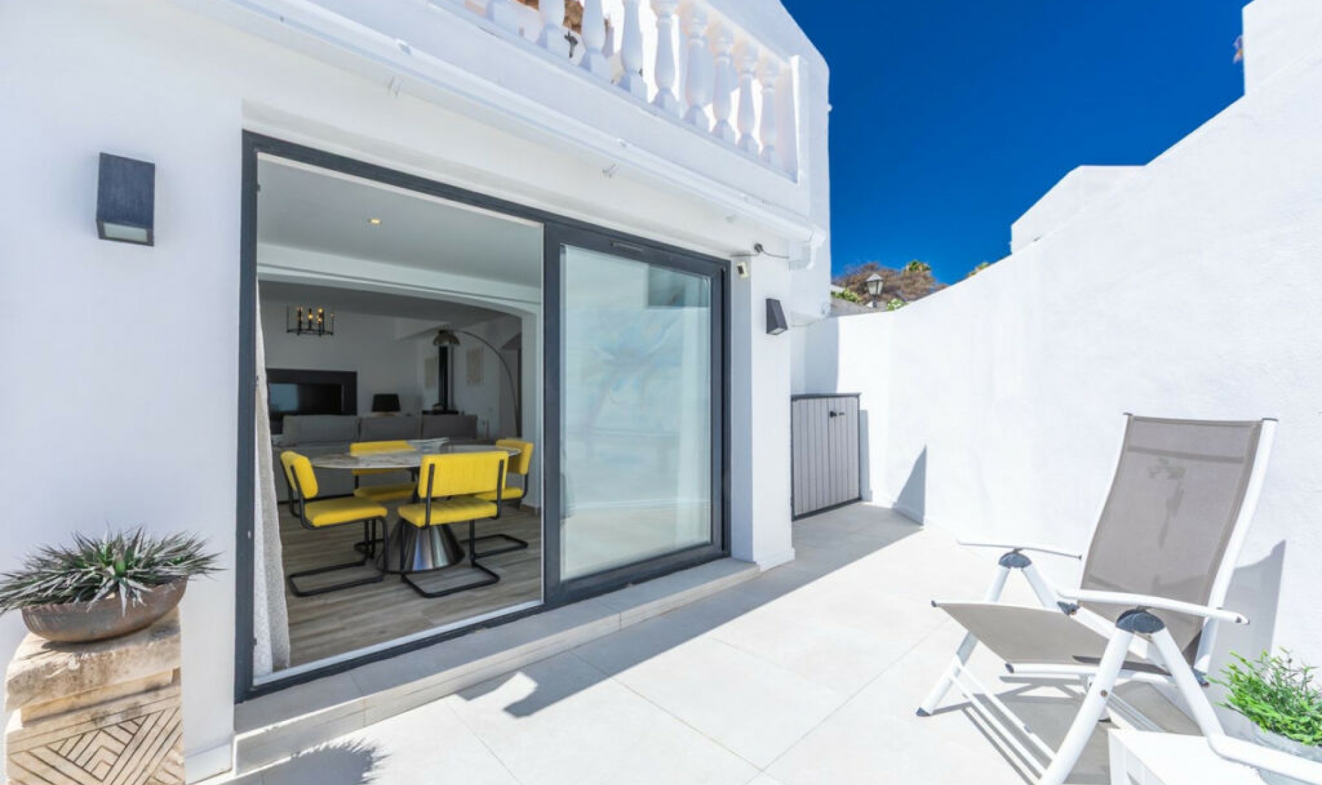 Resale - House -
Estepona